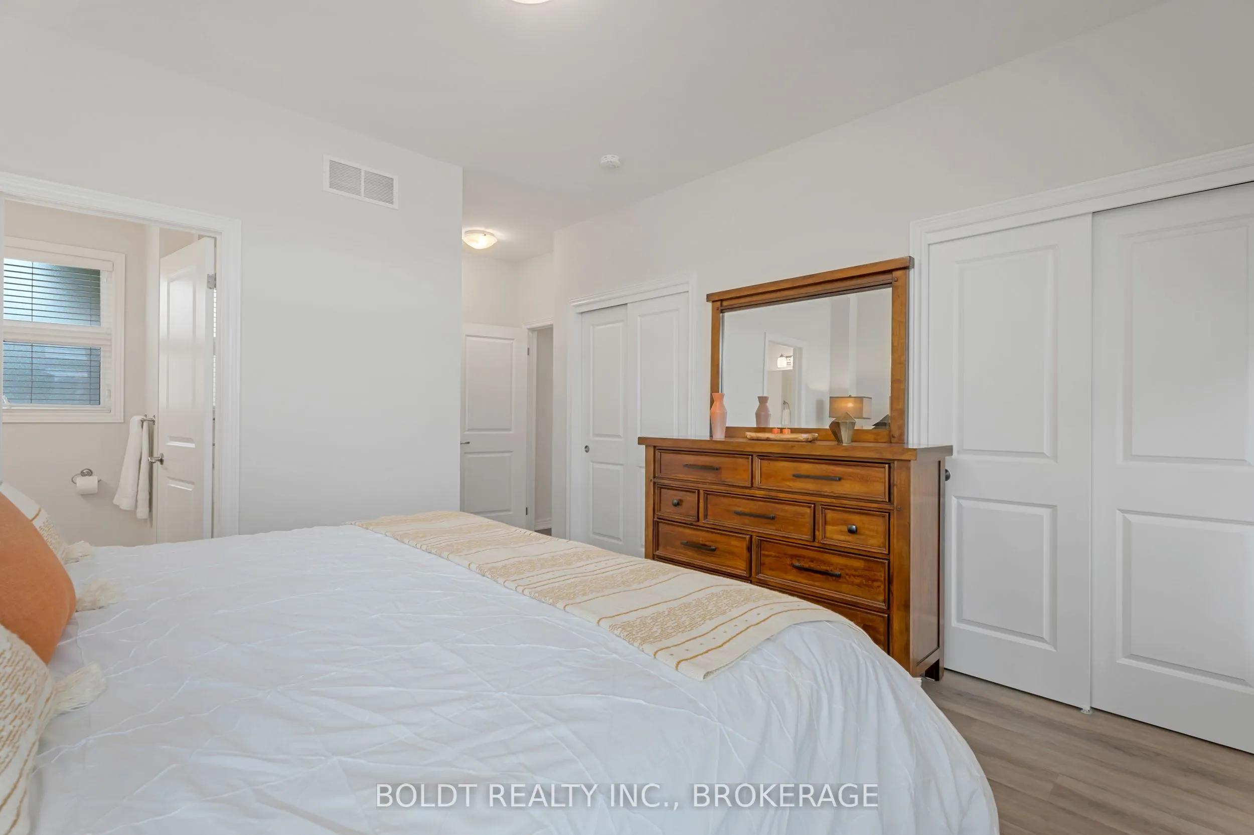 80 Summersides Boulevard