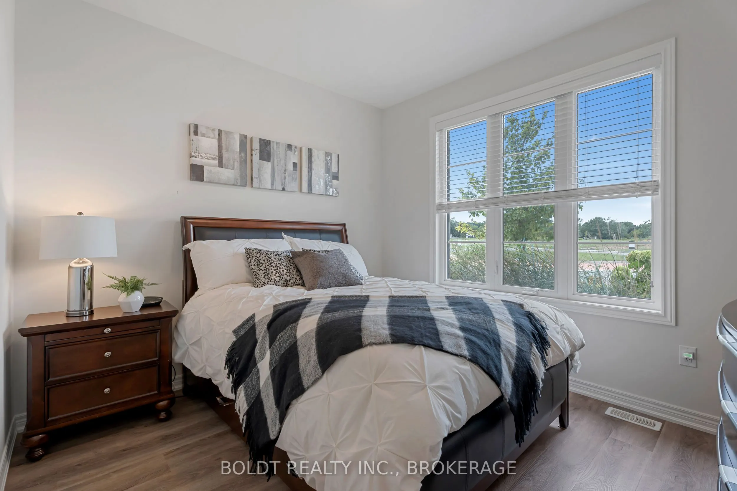 80 Summersides Boulevard