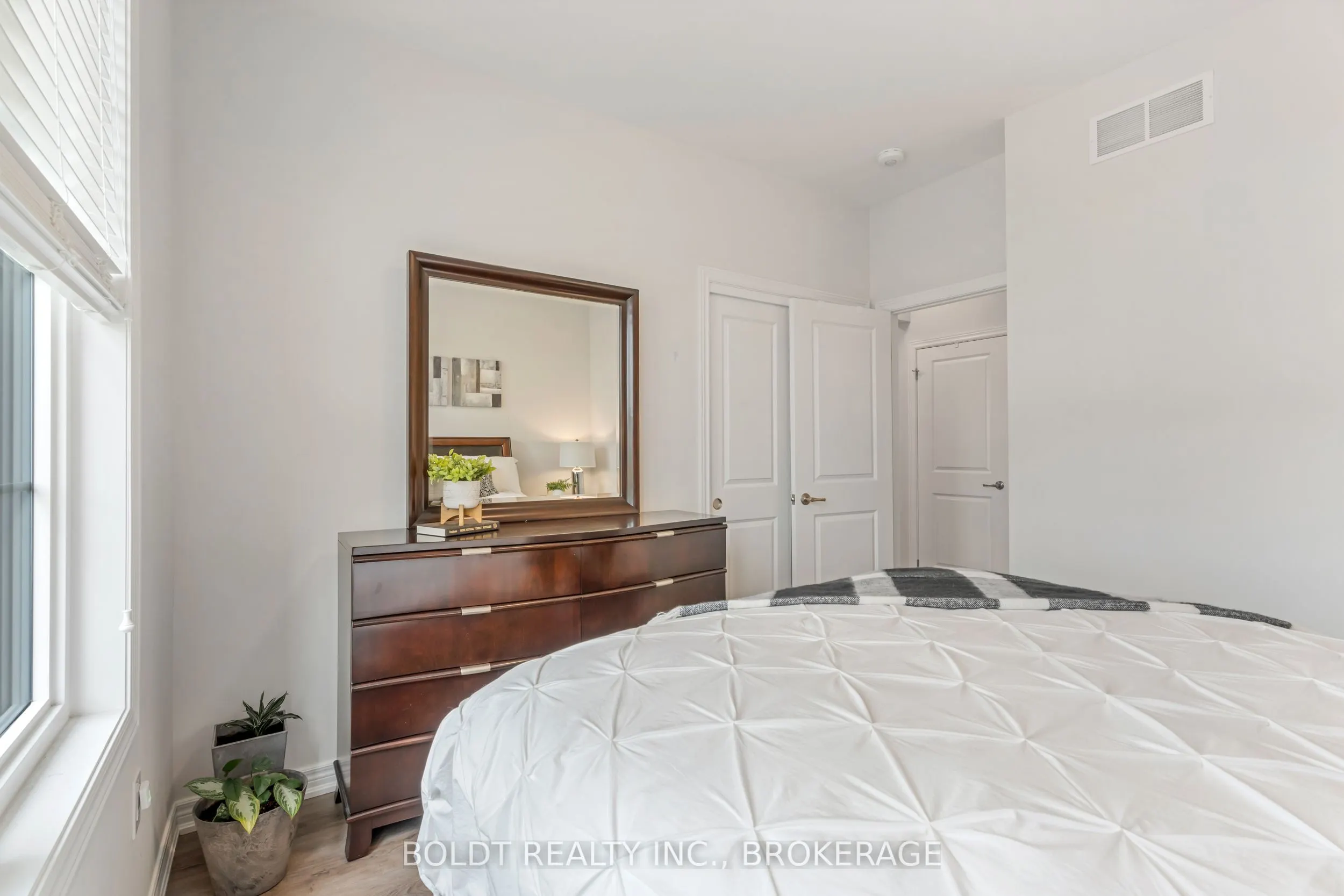 80 Summersides Boulevard