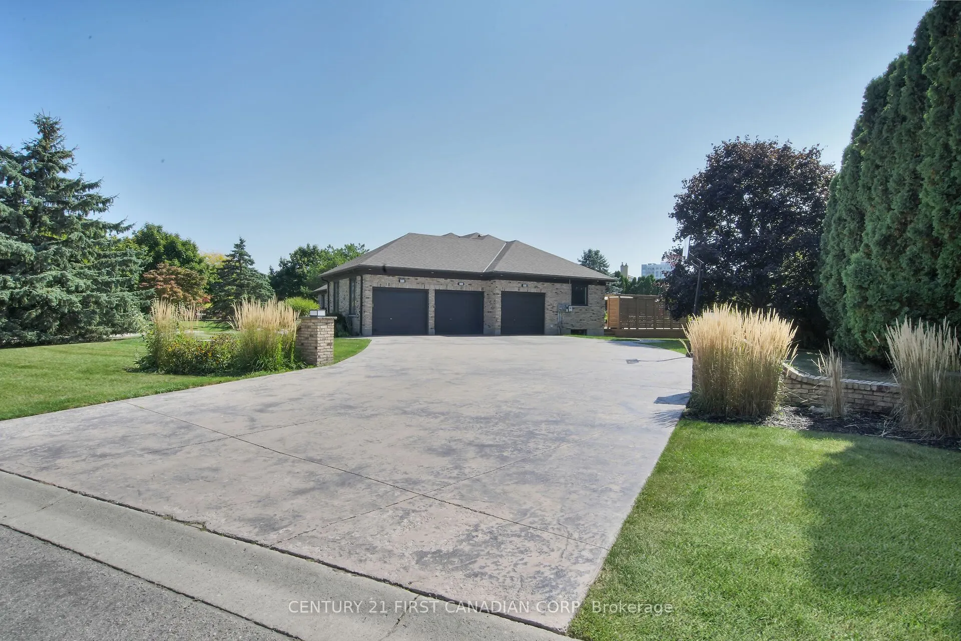 768 Franklinway Crescent
