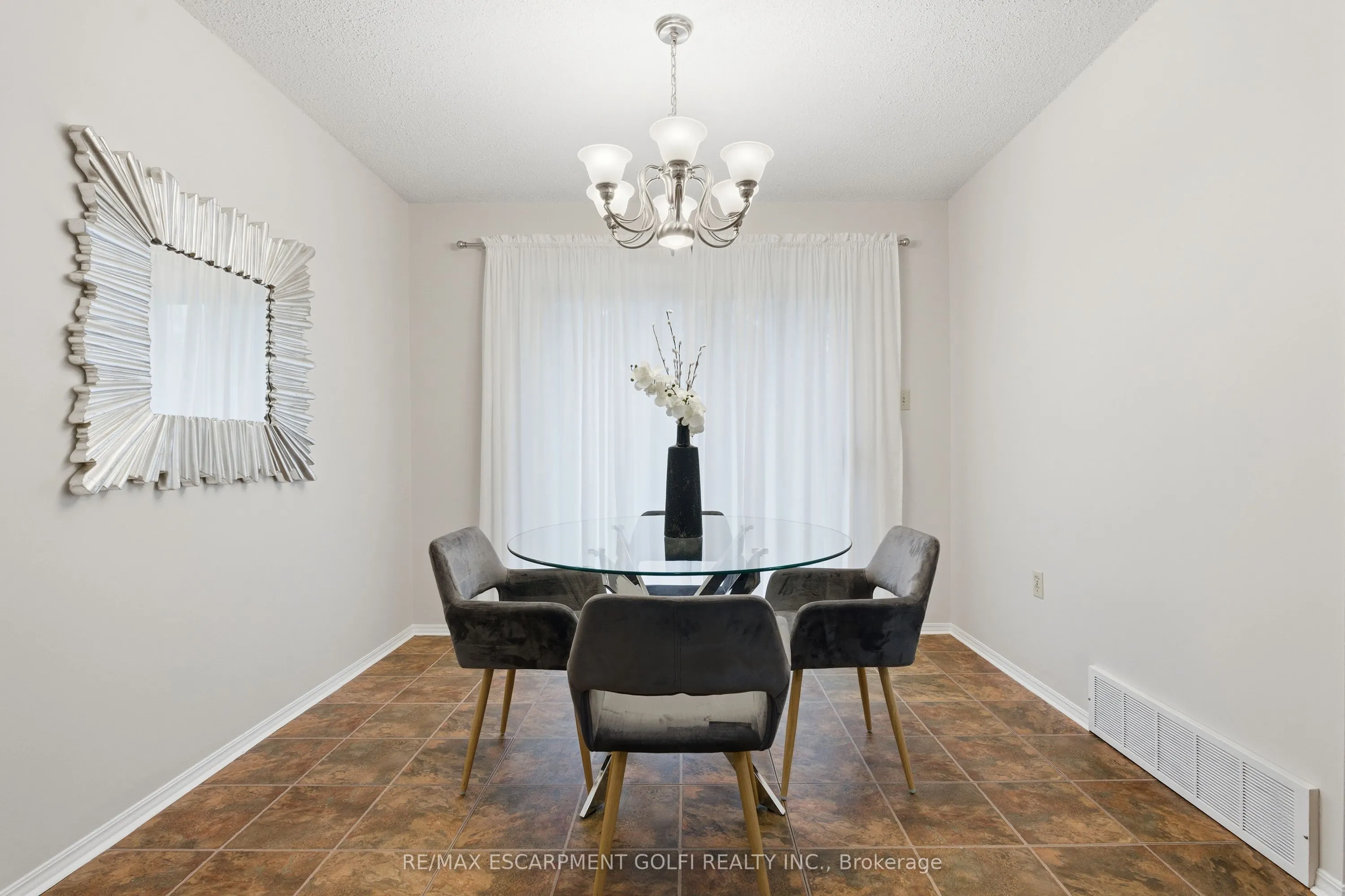 28 Bacall Crescent