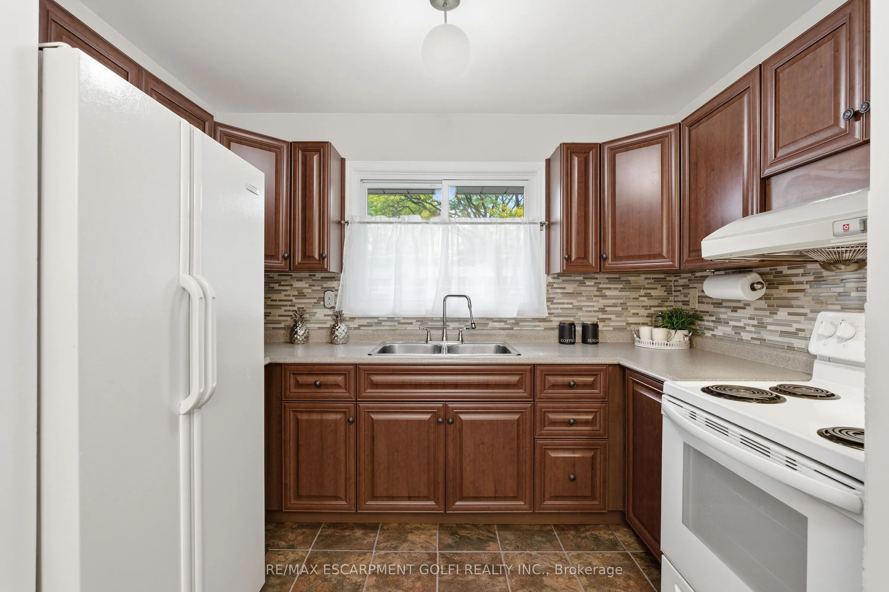 28 Bacall Crescent