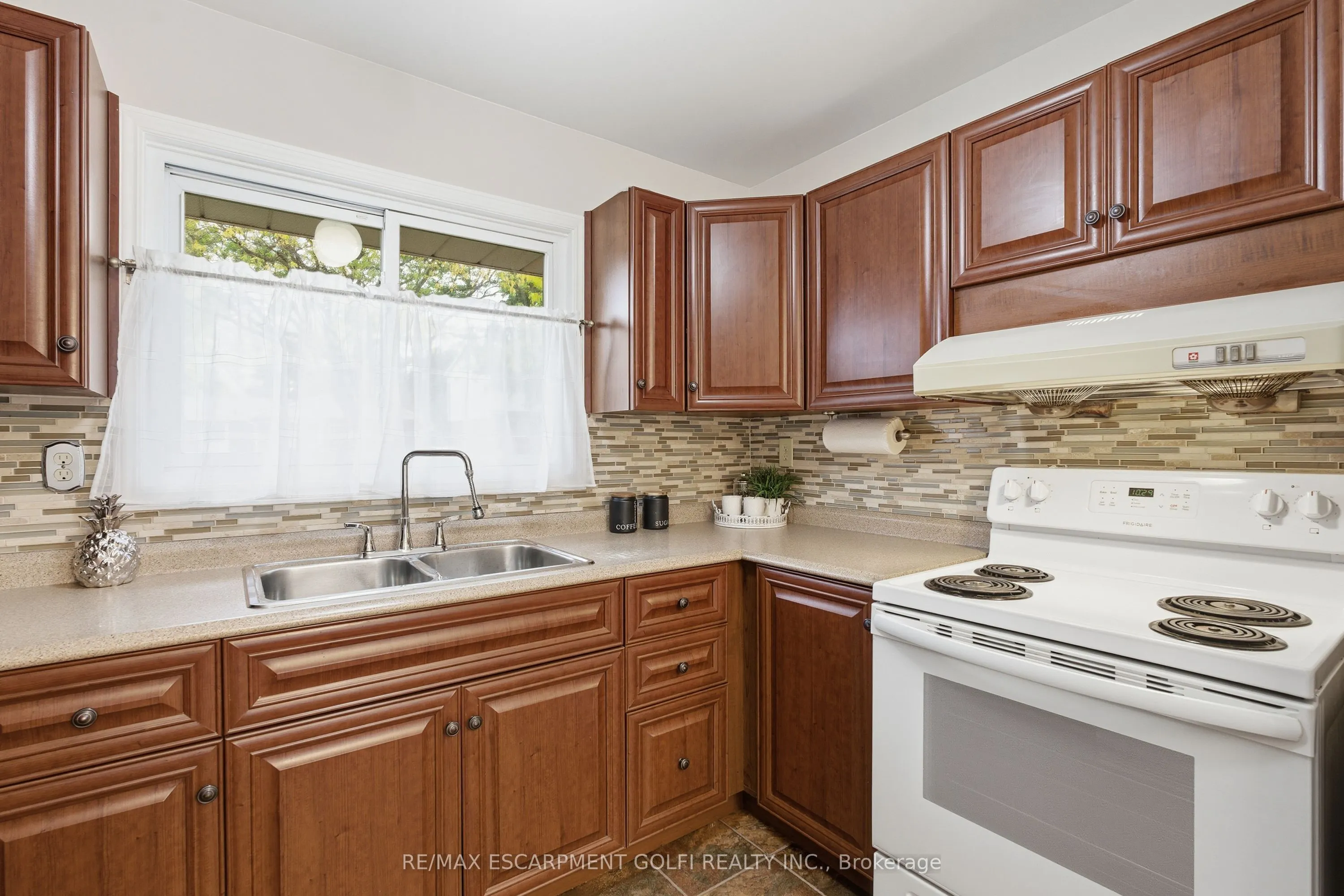 28 Bacall Crescent