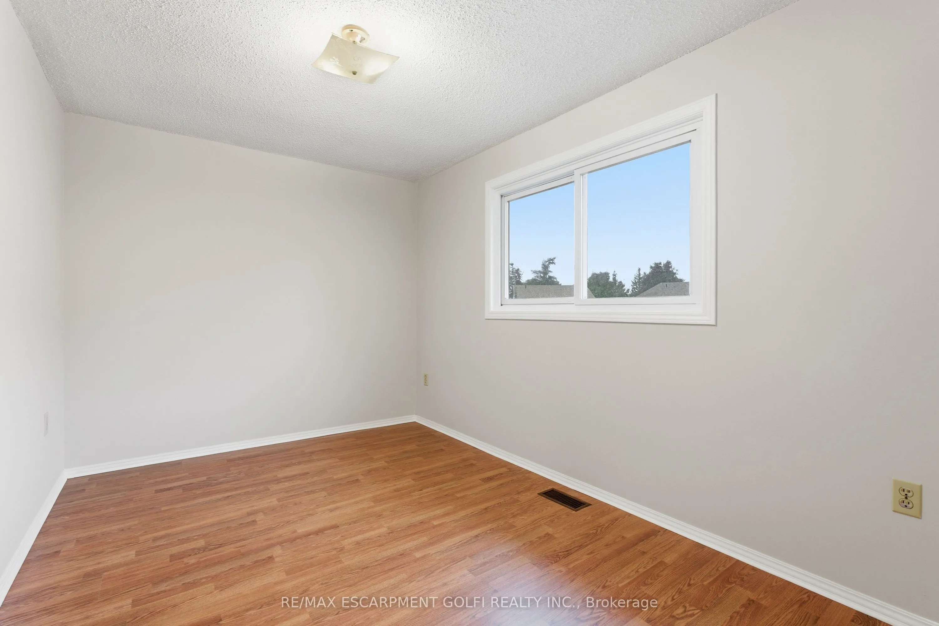 28 Bacall Crescent