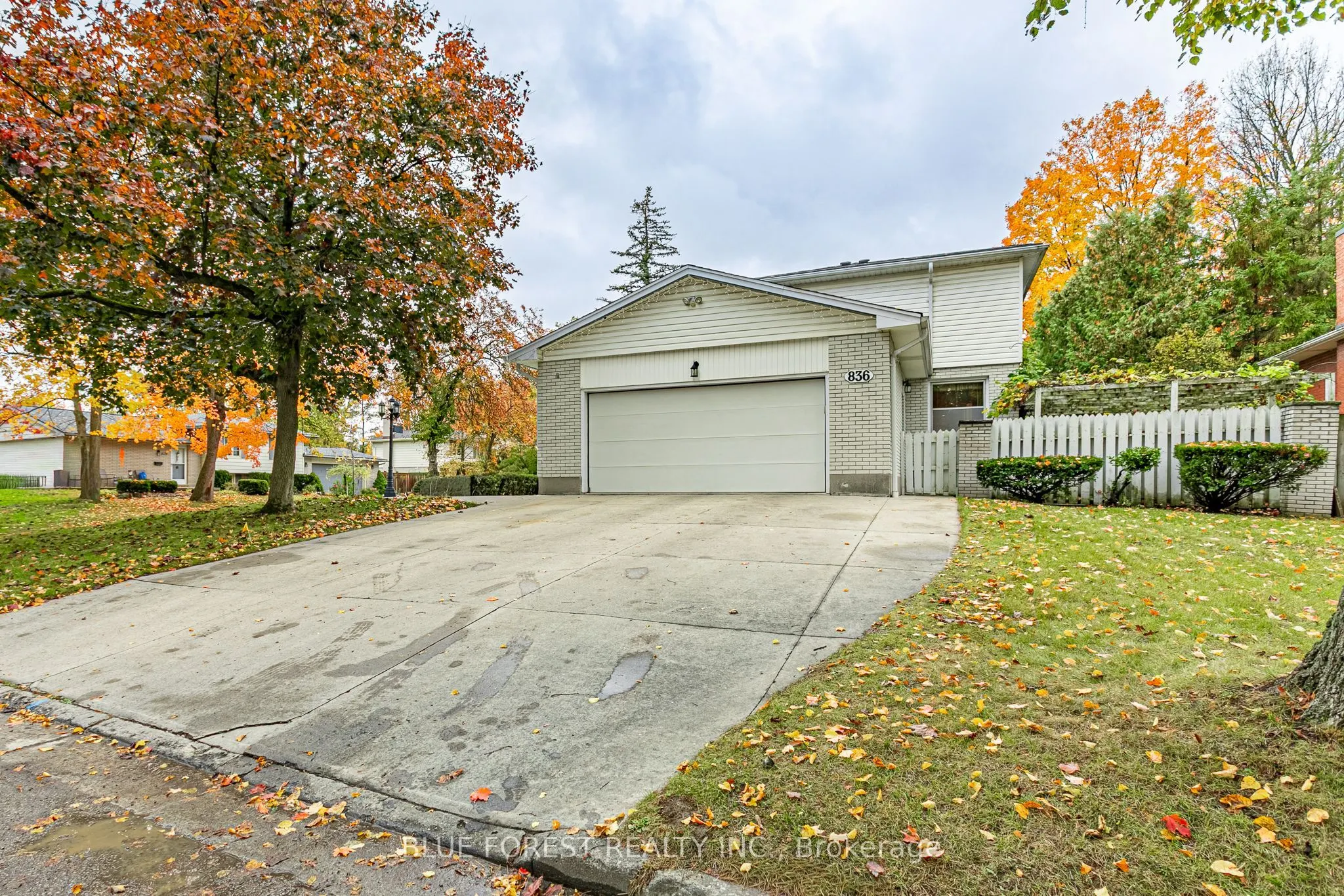 836 Westbury Crescent