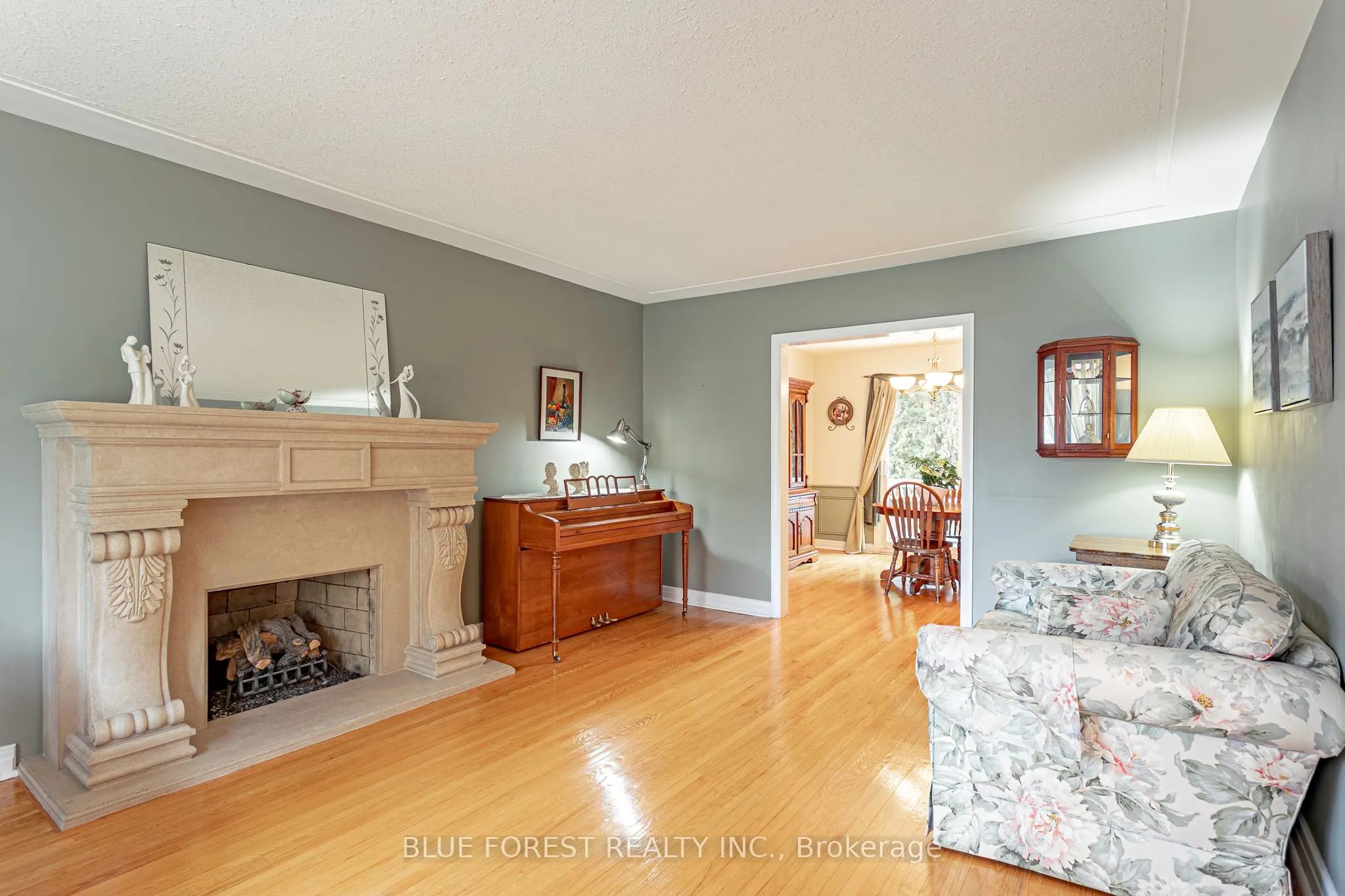 836 Westbury Crescent