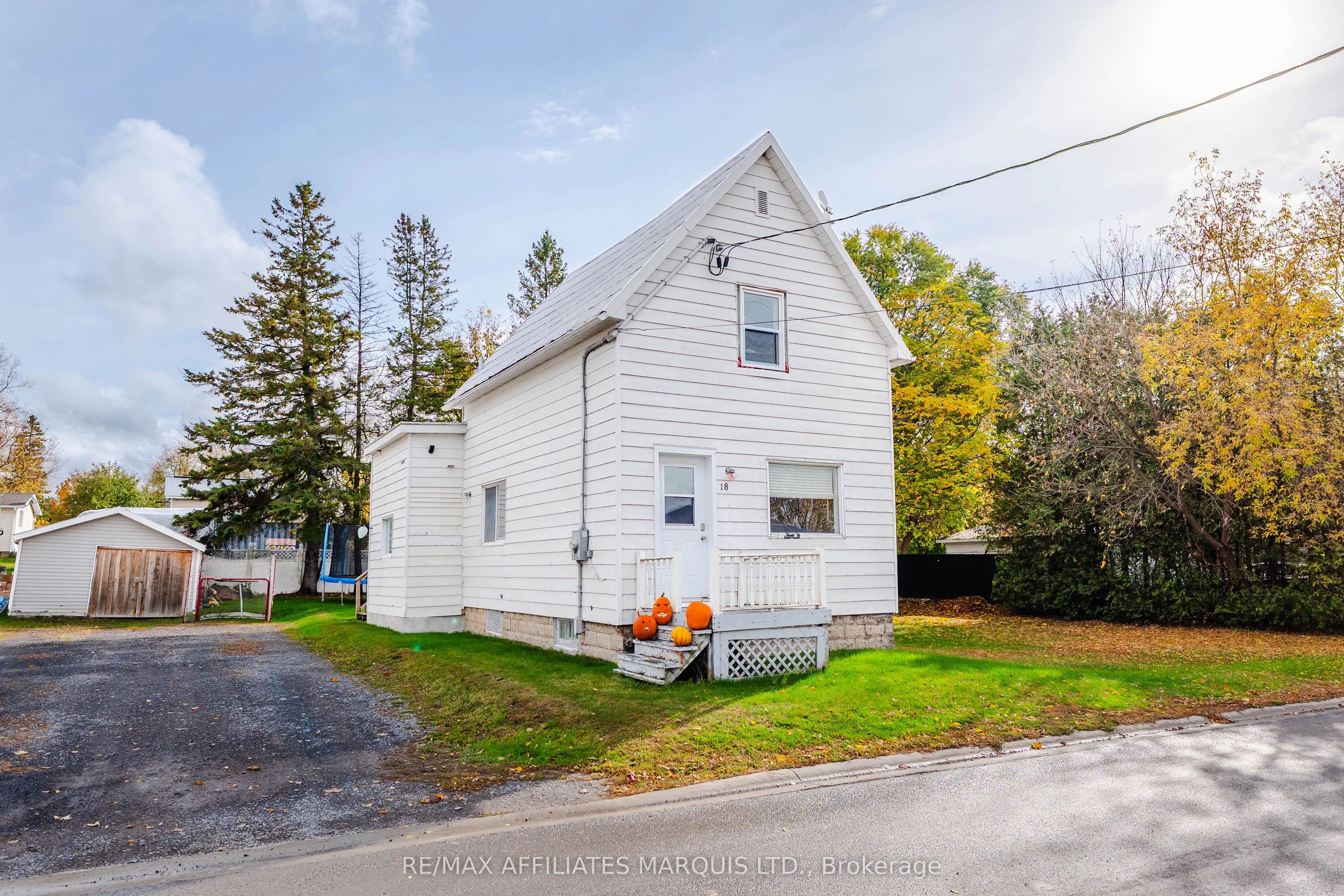 18 Mechanic Street W