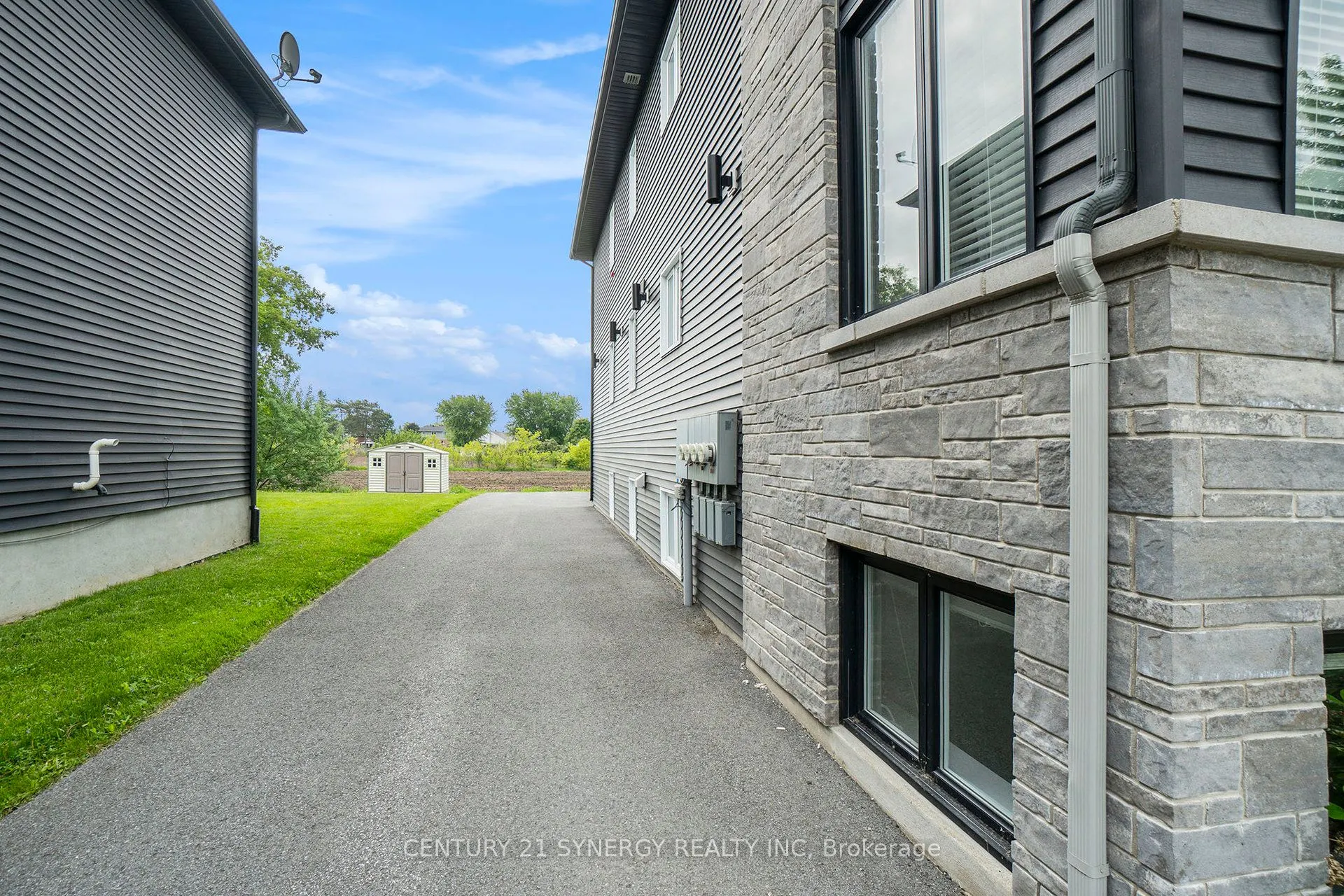 100 Laurier Street, #2