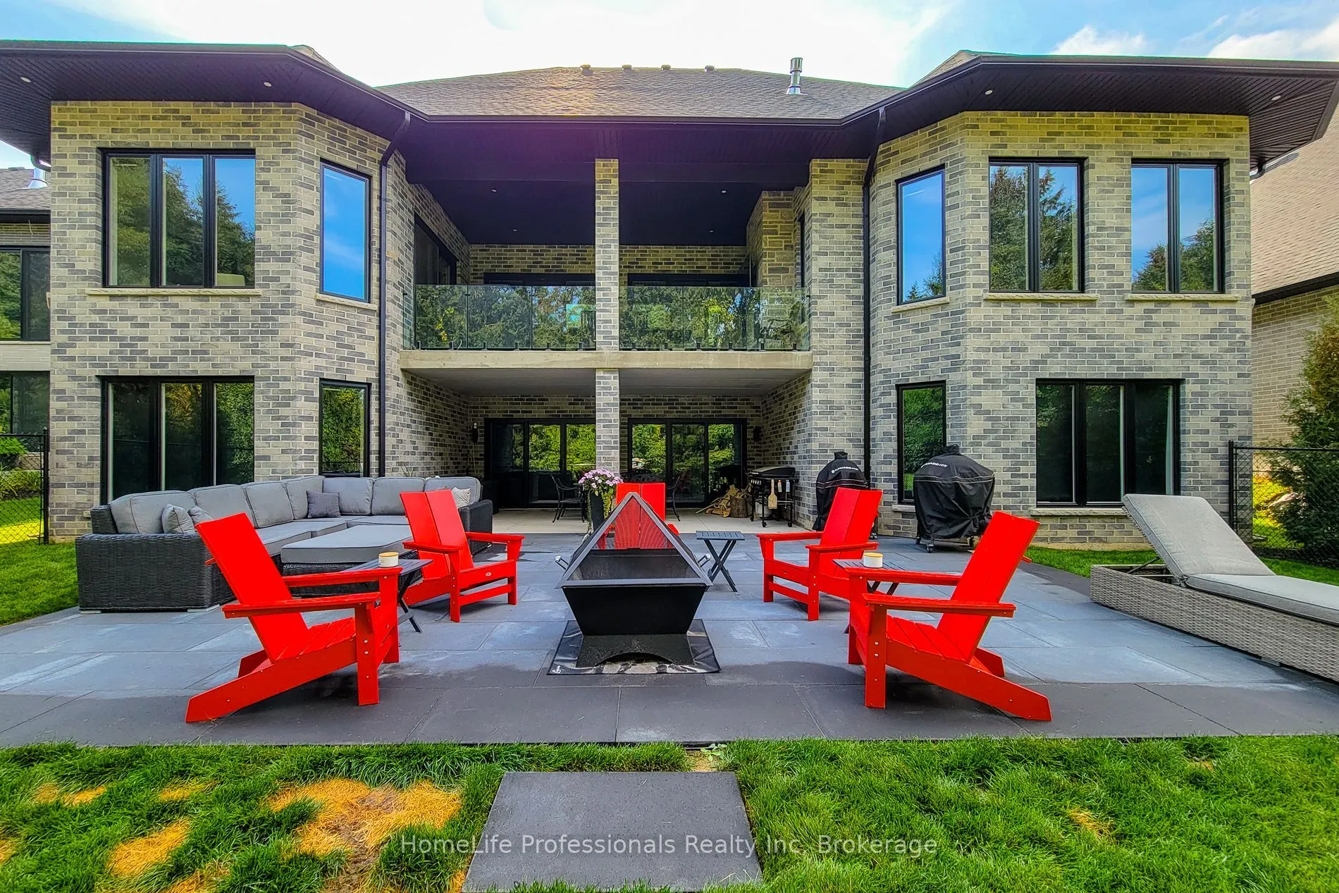 11 Black Willow Court