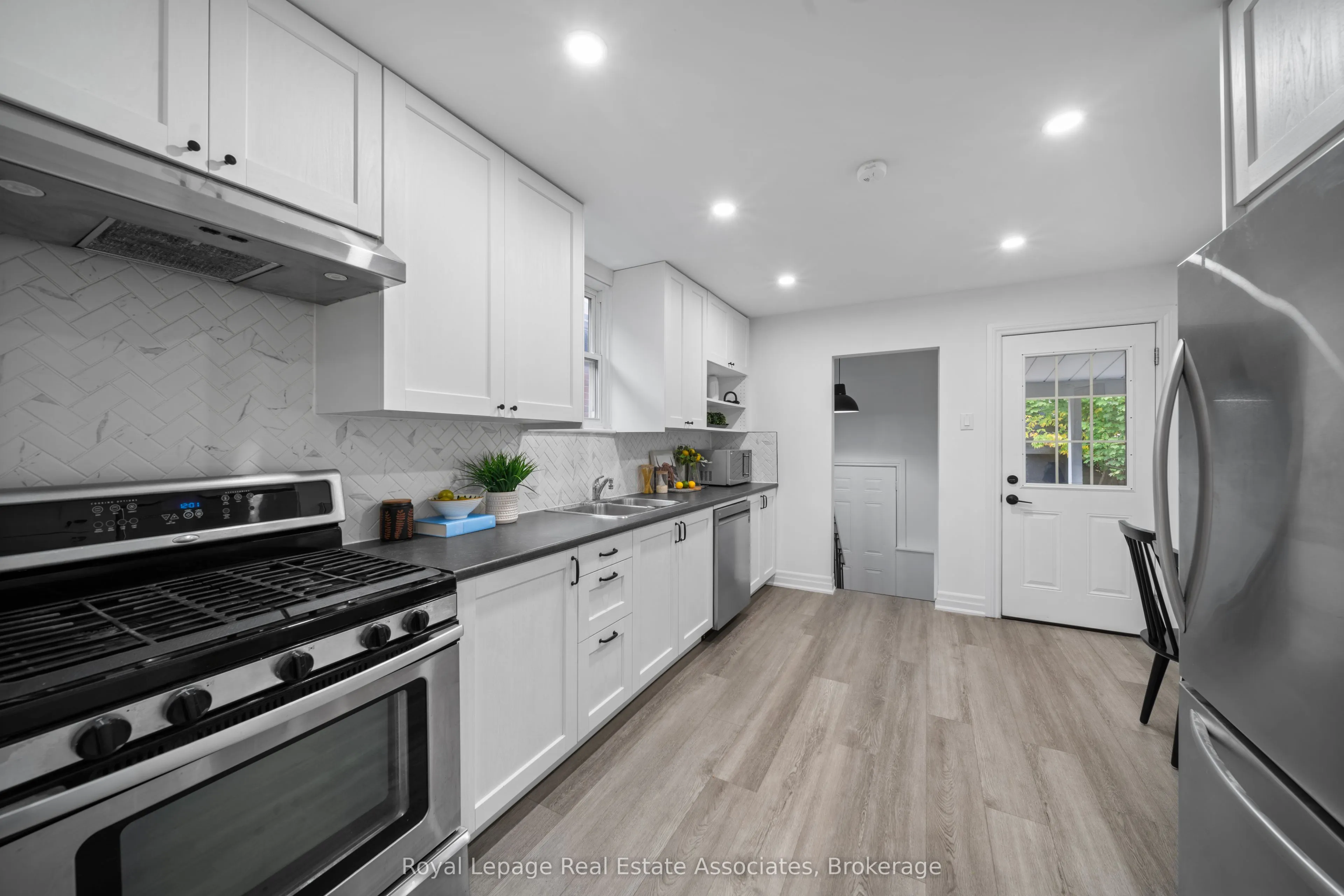 135 Tragina Avenue N