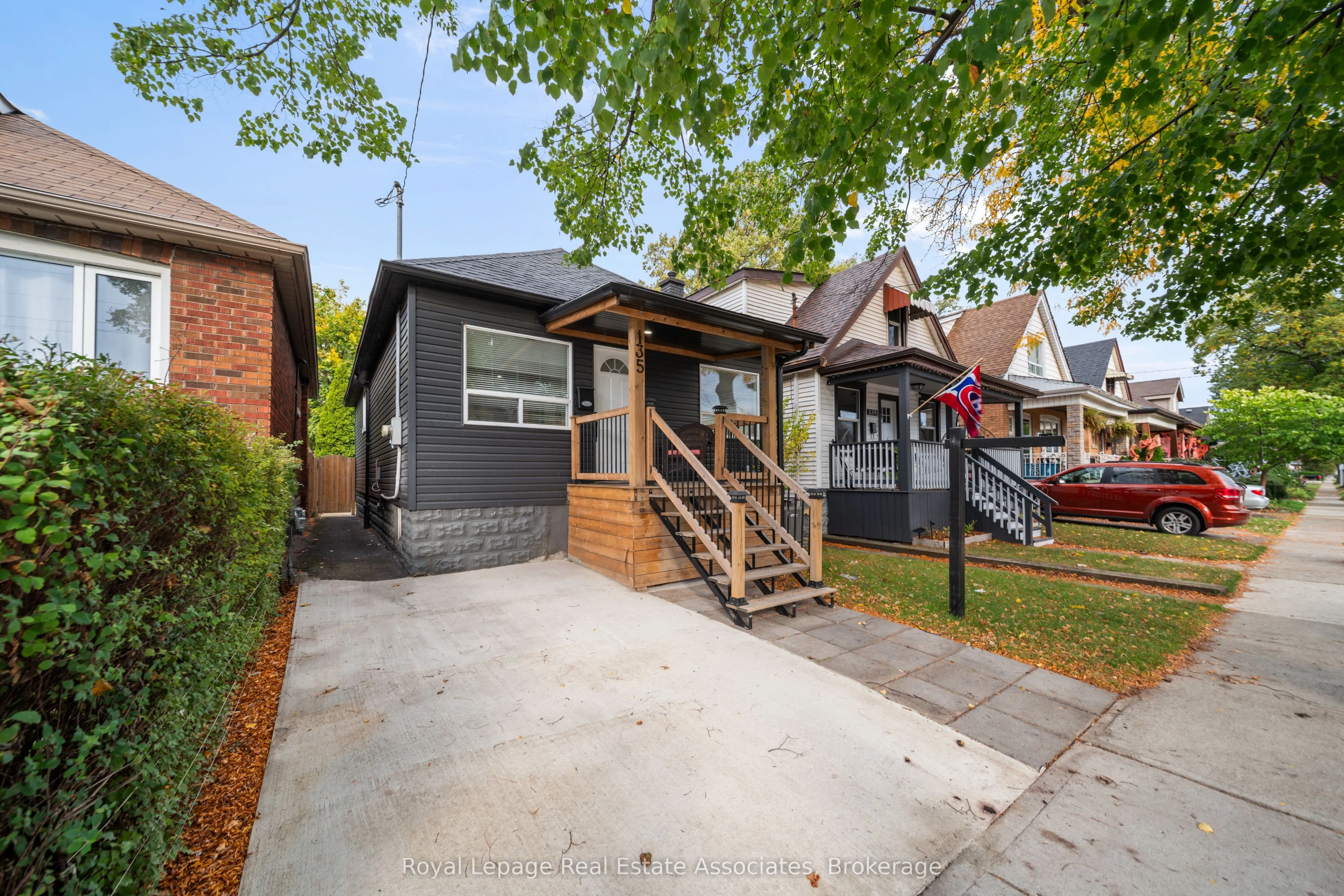 135 Tragina Avenue N