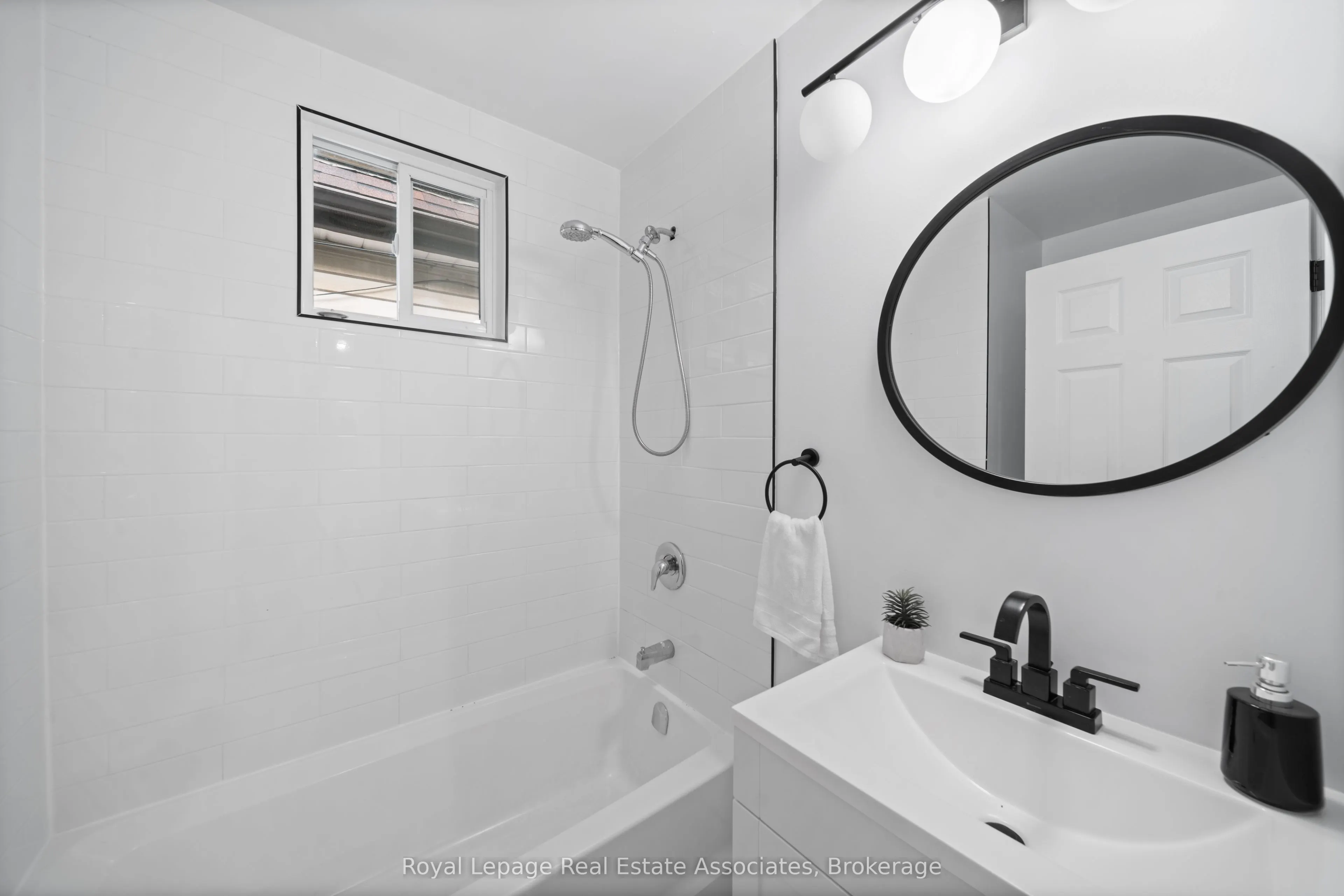 135 Tragina Avenue N