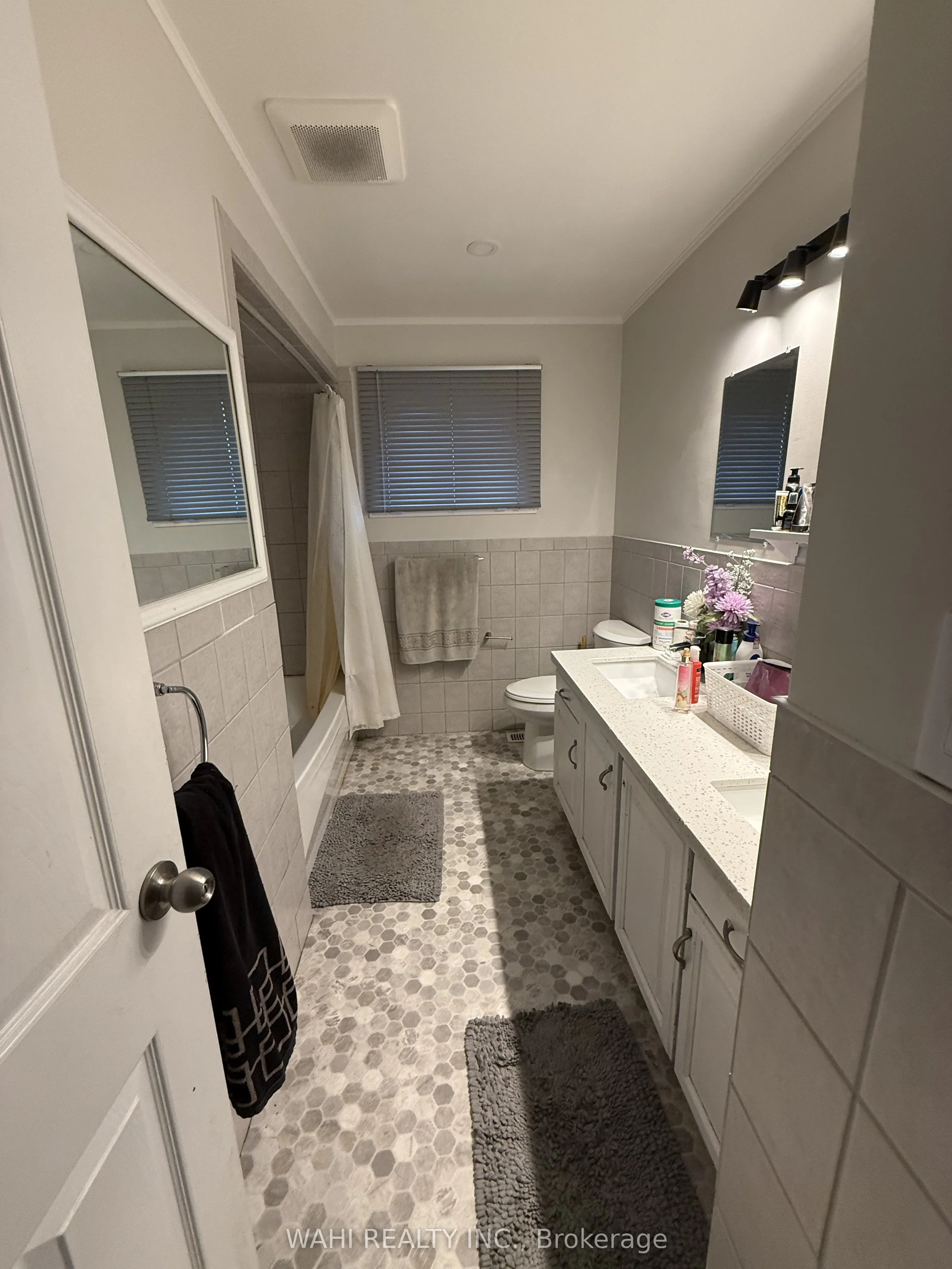 255 CARSON Drive W, #UNIT 1