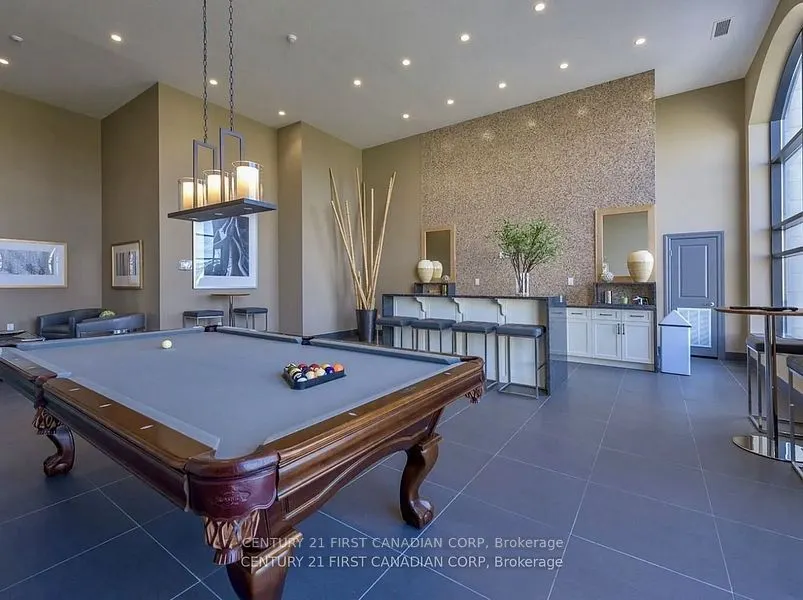 240 Villagewalk Boulevard, #504