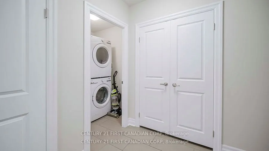 240 Villagewalk Boulevard, #504