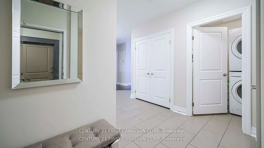 240 Villagewalk Boulevard, #504