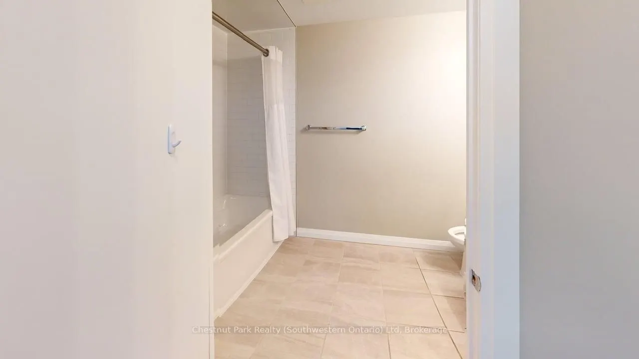 63 Arthur Street S, #209