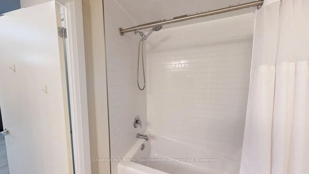 63 Arthur Street S, #209