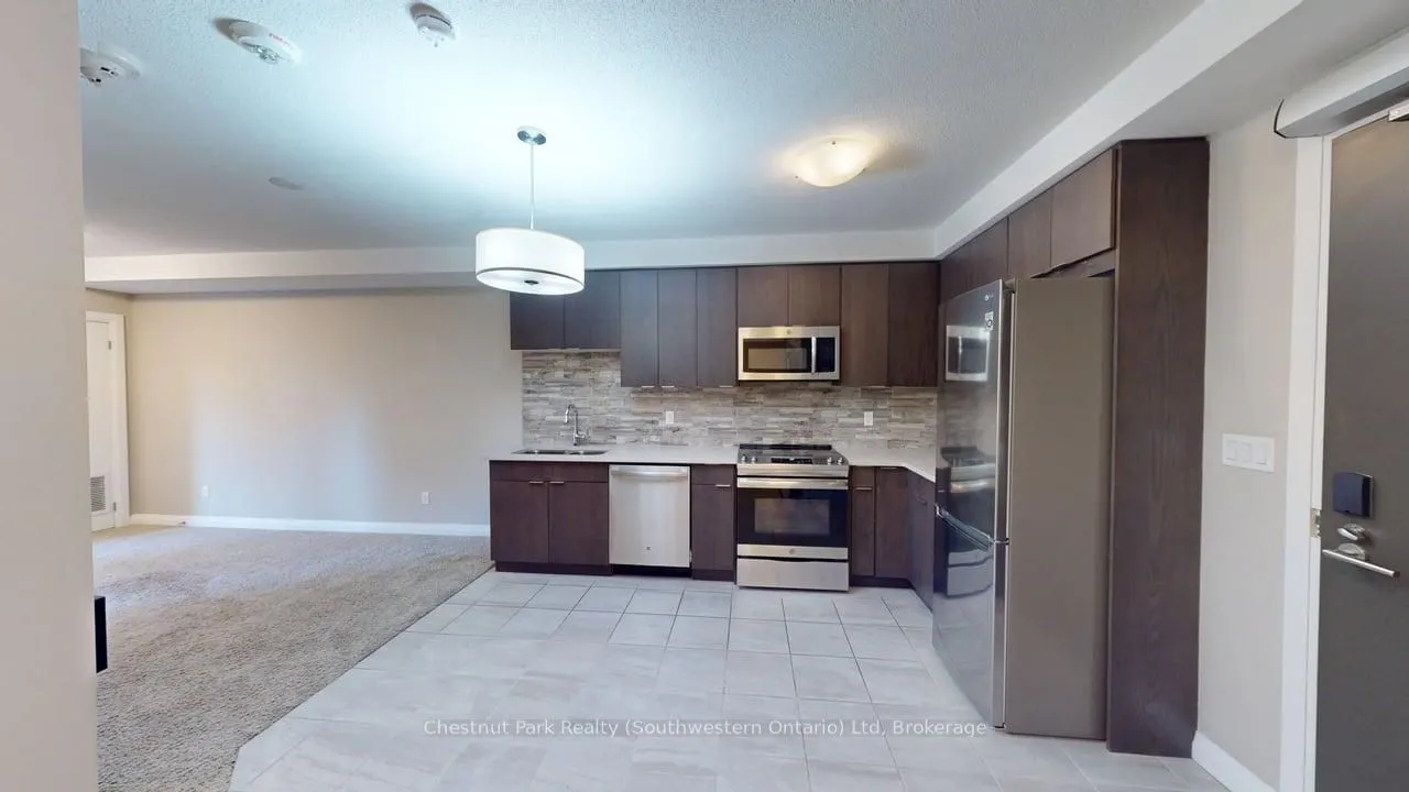 63 Arthur Street S, #209