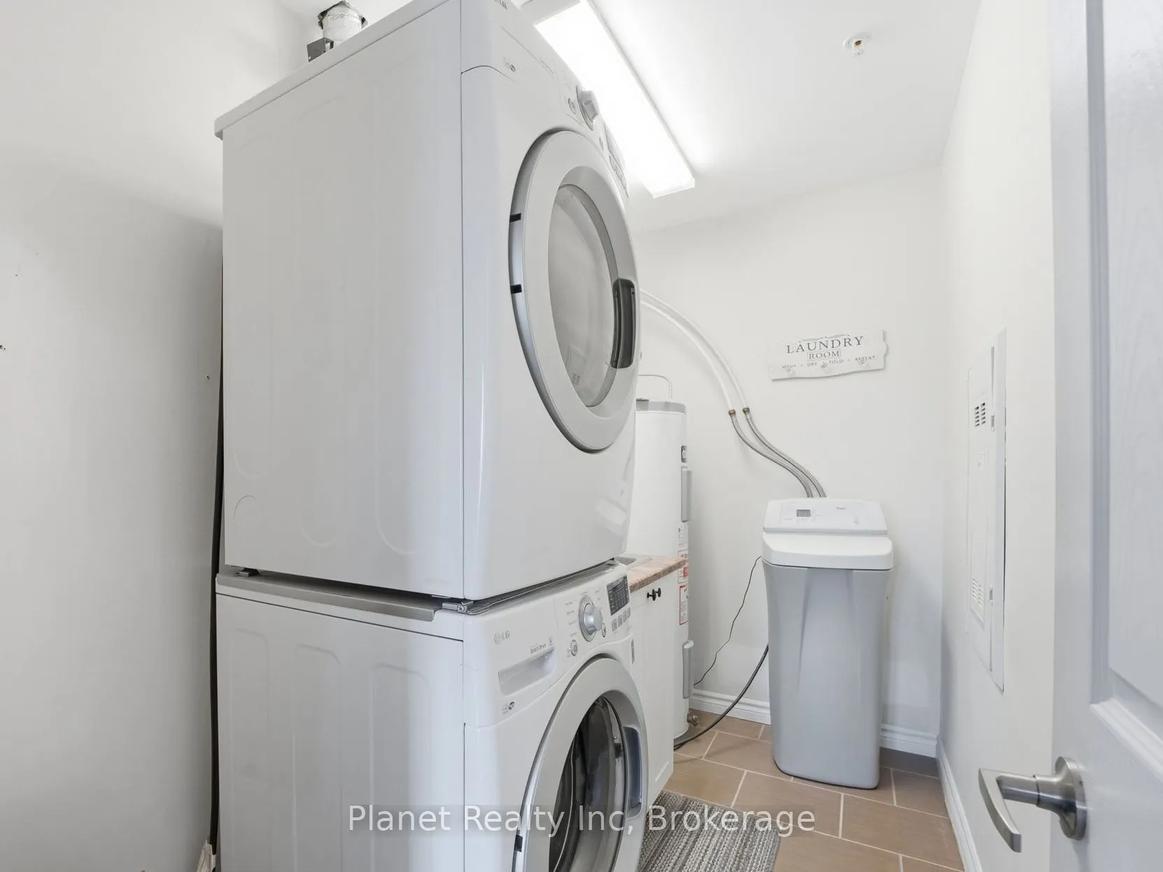 2 Colonial Drive, #204