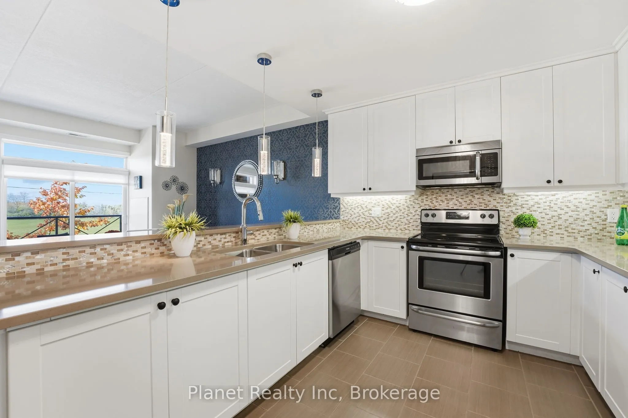 2 Colonial Drive, #204