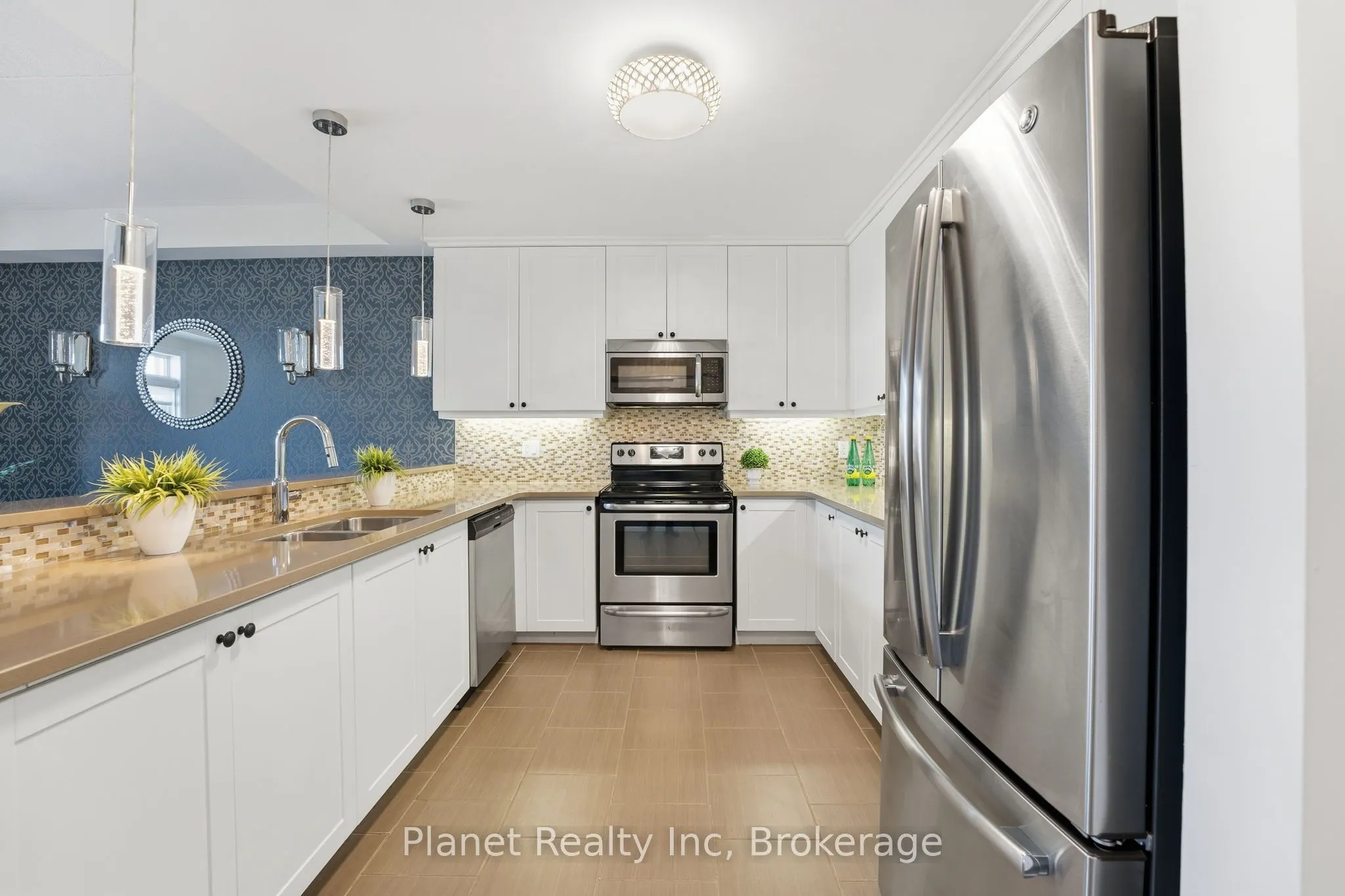 2 Colonial Drive, #204