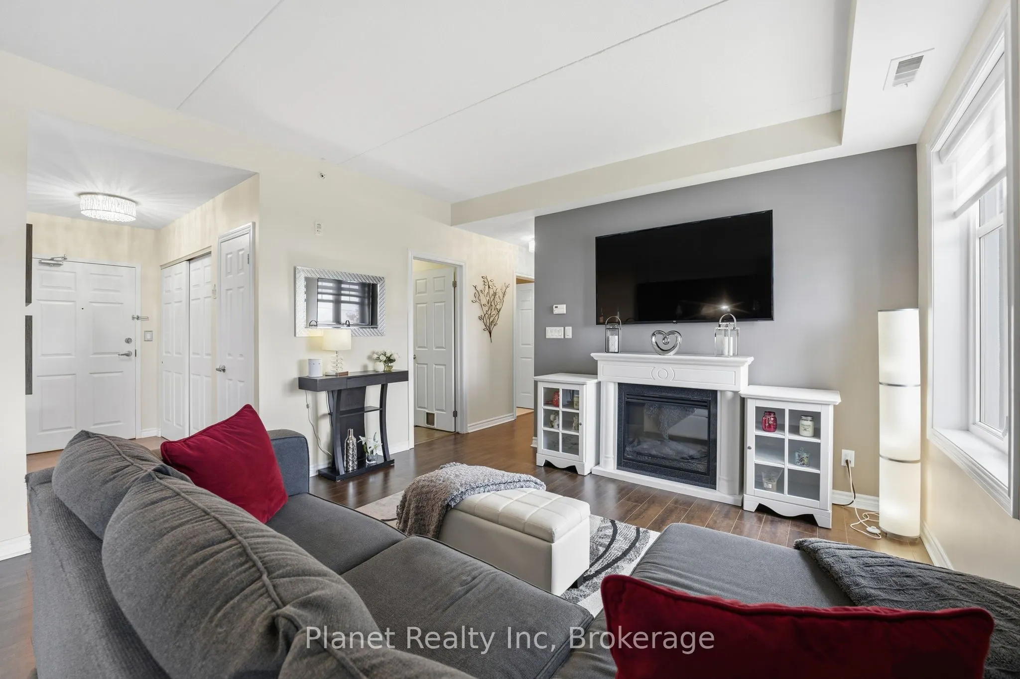 2 Colonial Drive, #204