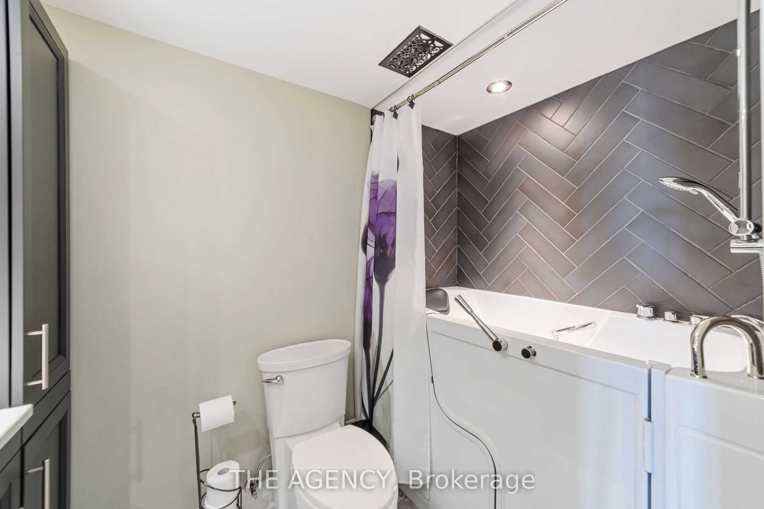 500 Green Road, #1012