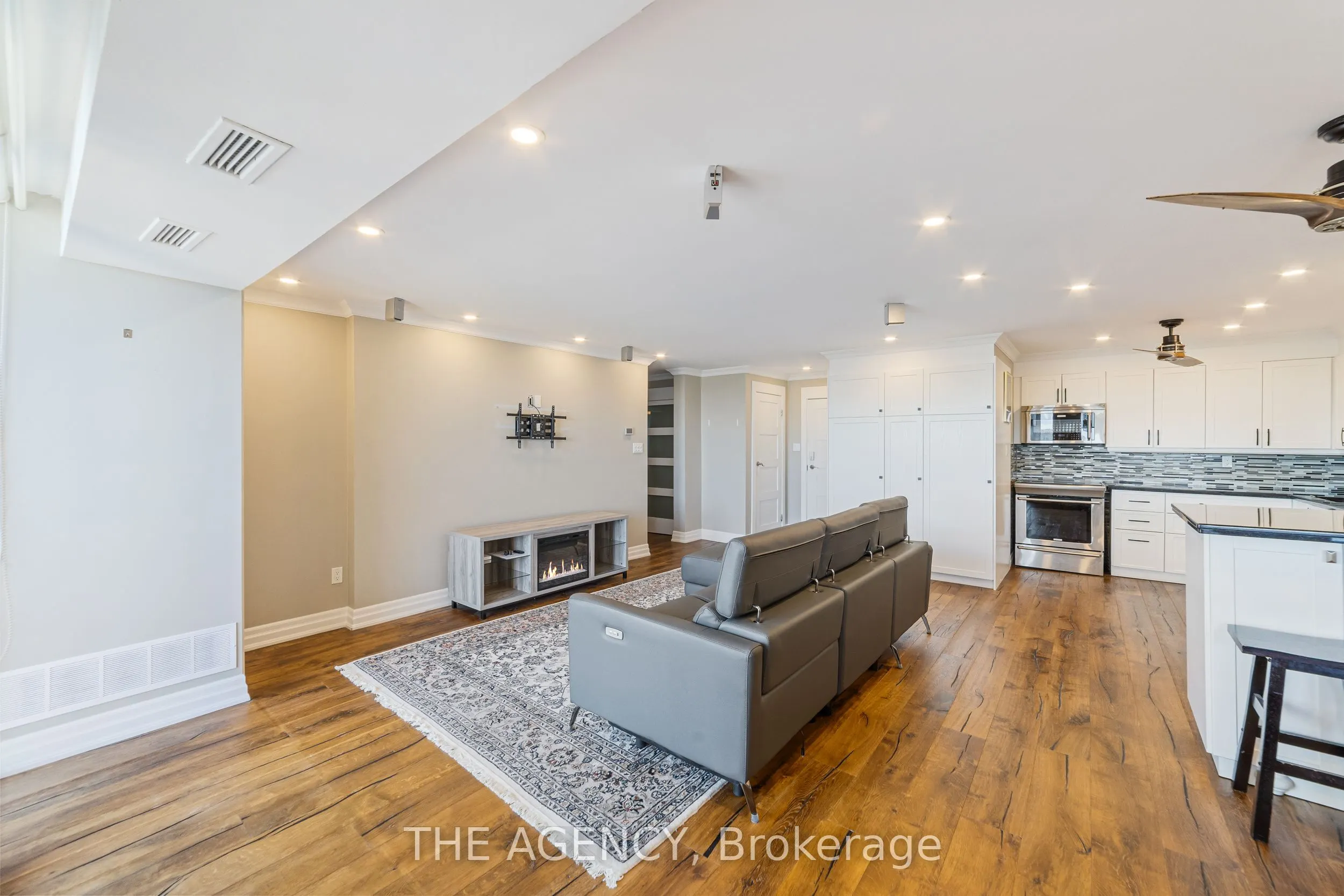 500 Green Road, #1012