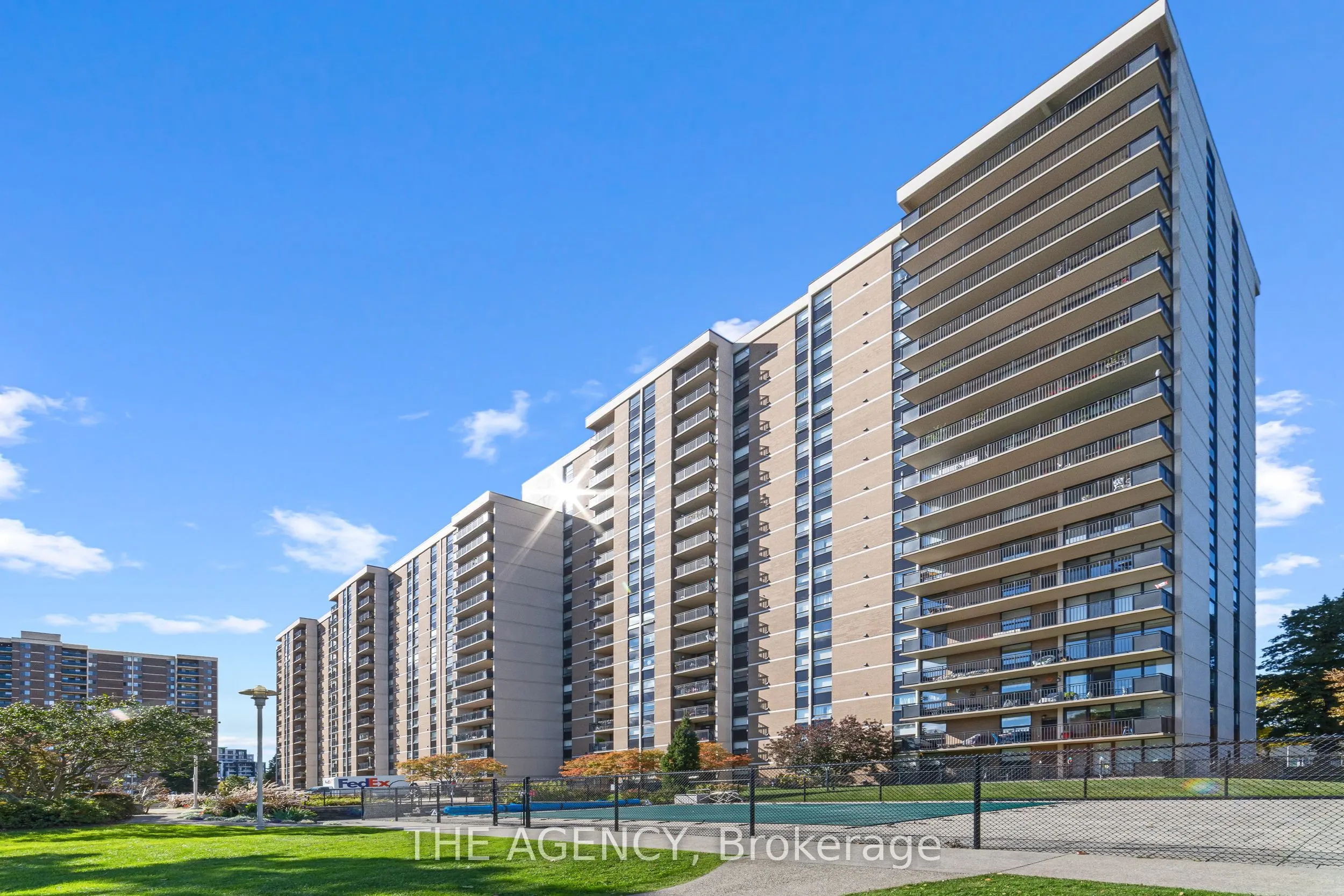 500 Green Road, #1012