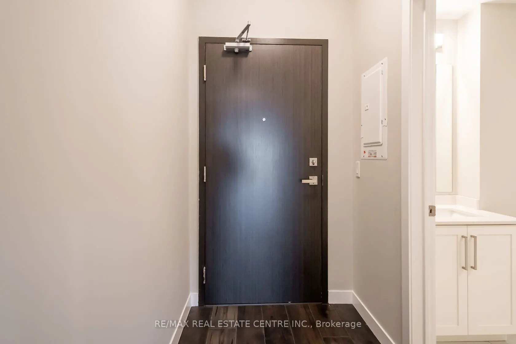 15 Queen Street S, #1503