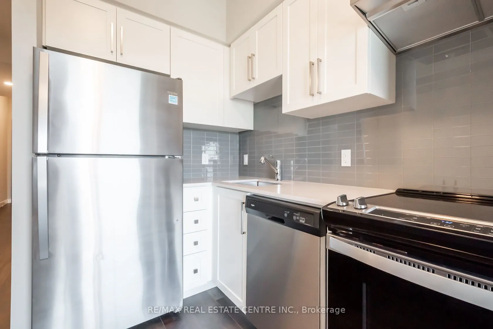15 Queen Street S, #1503