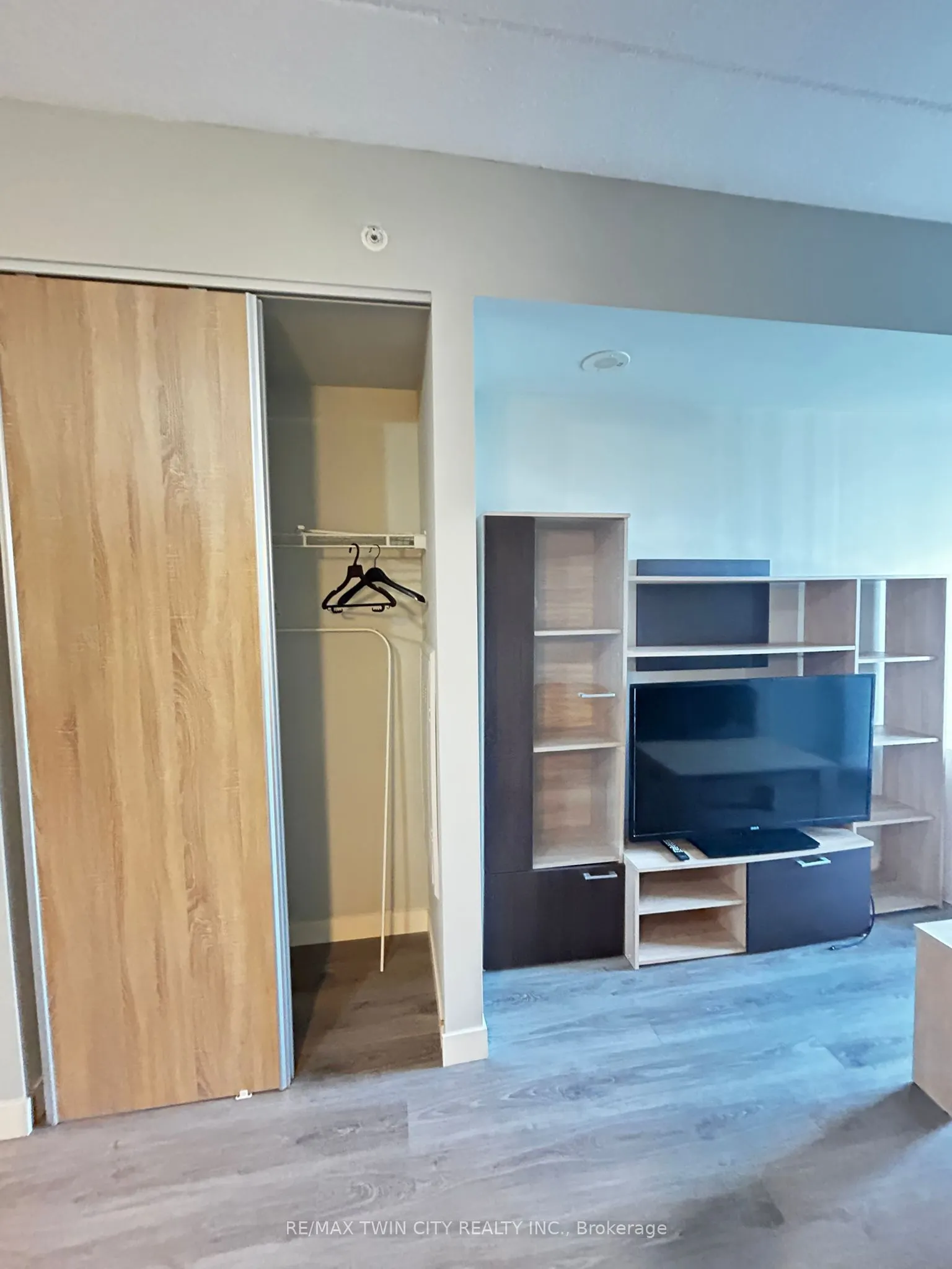 318 Spruce Street, #1604