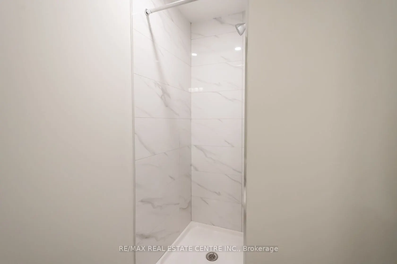 15 Queen Street S, #1503