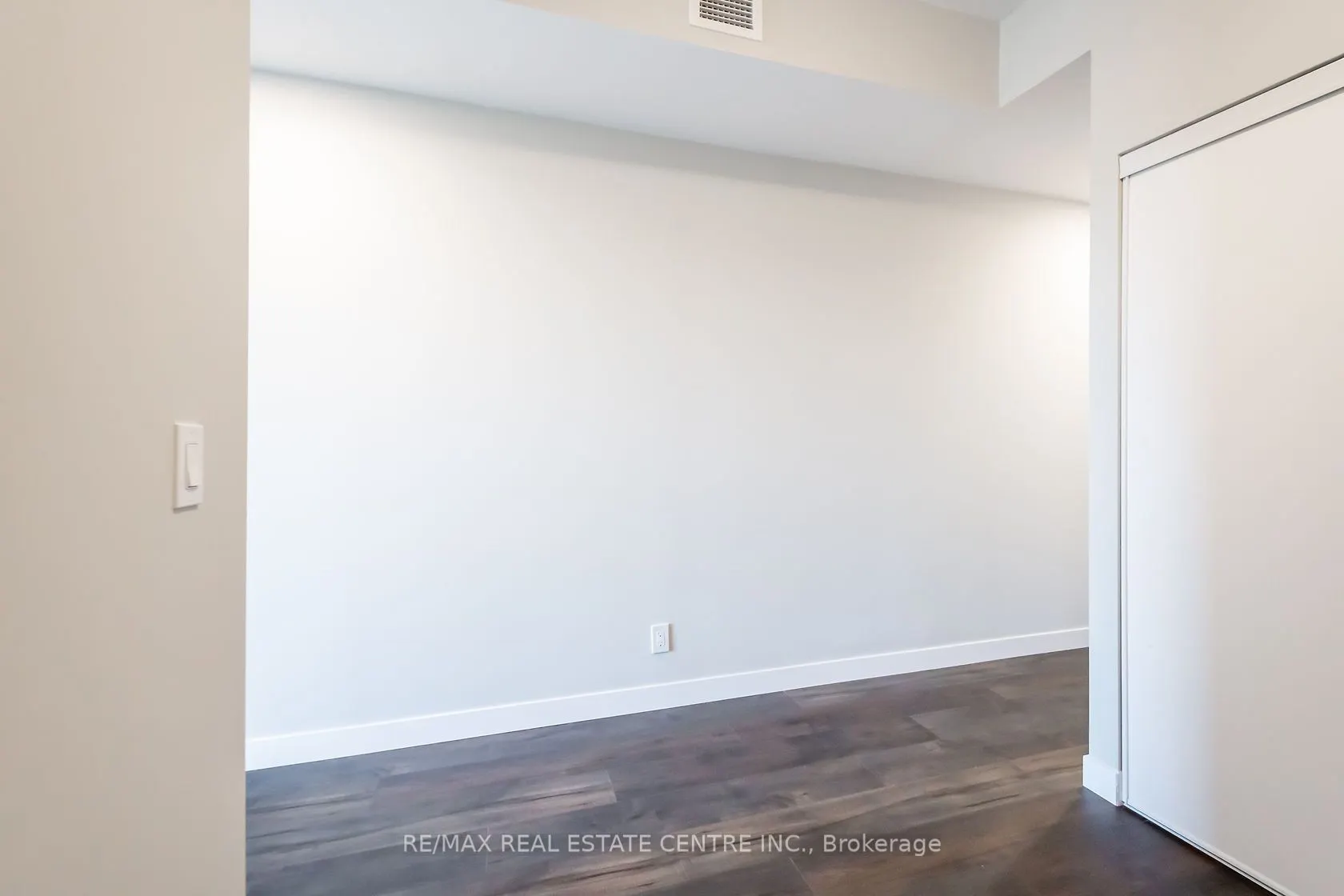 15 Queen Street S, #1503