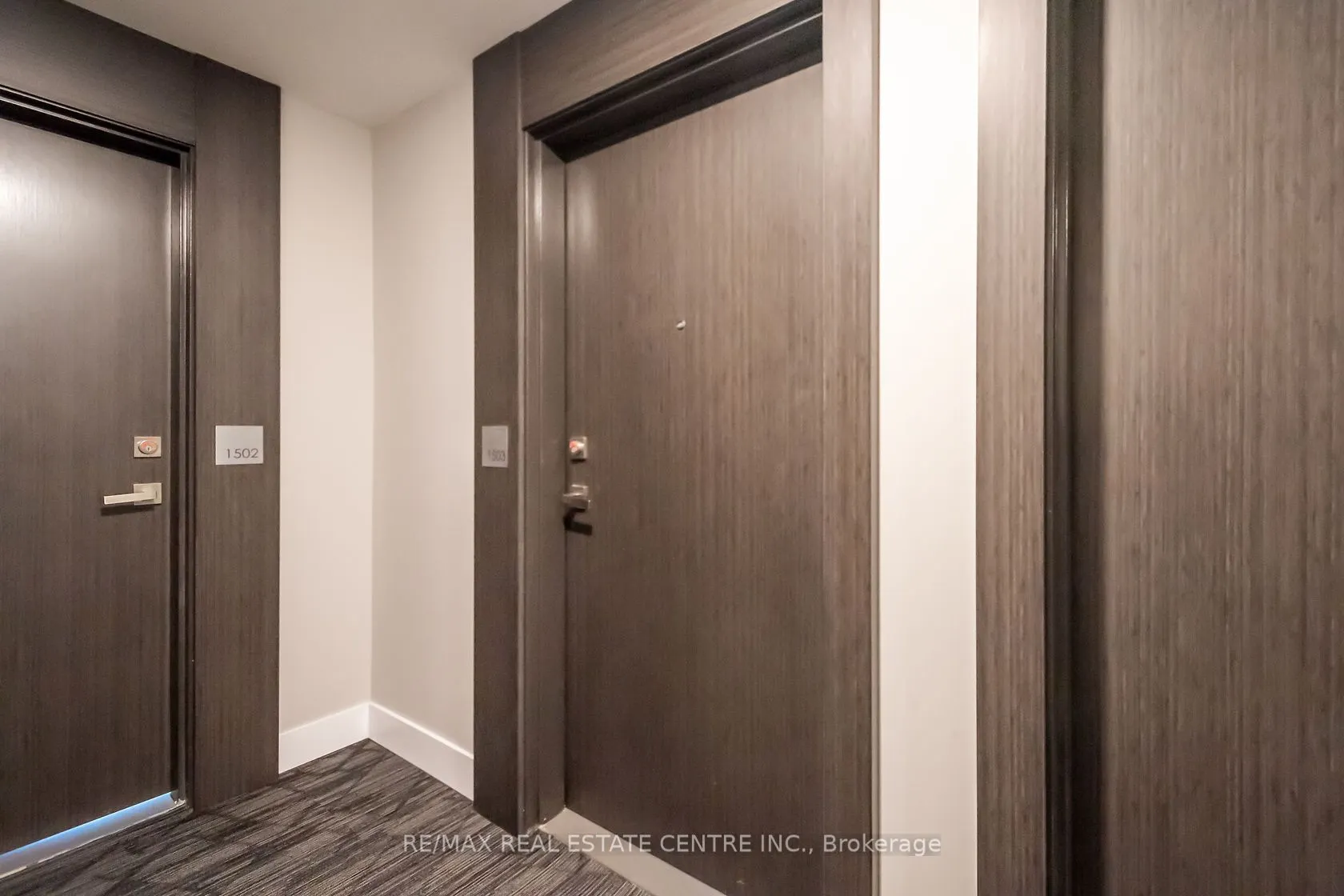 15 Queen Street S, #1503