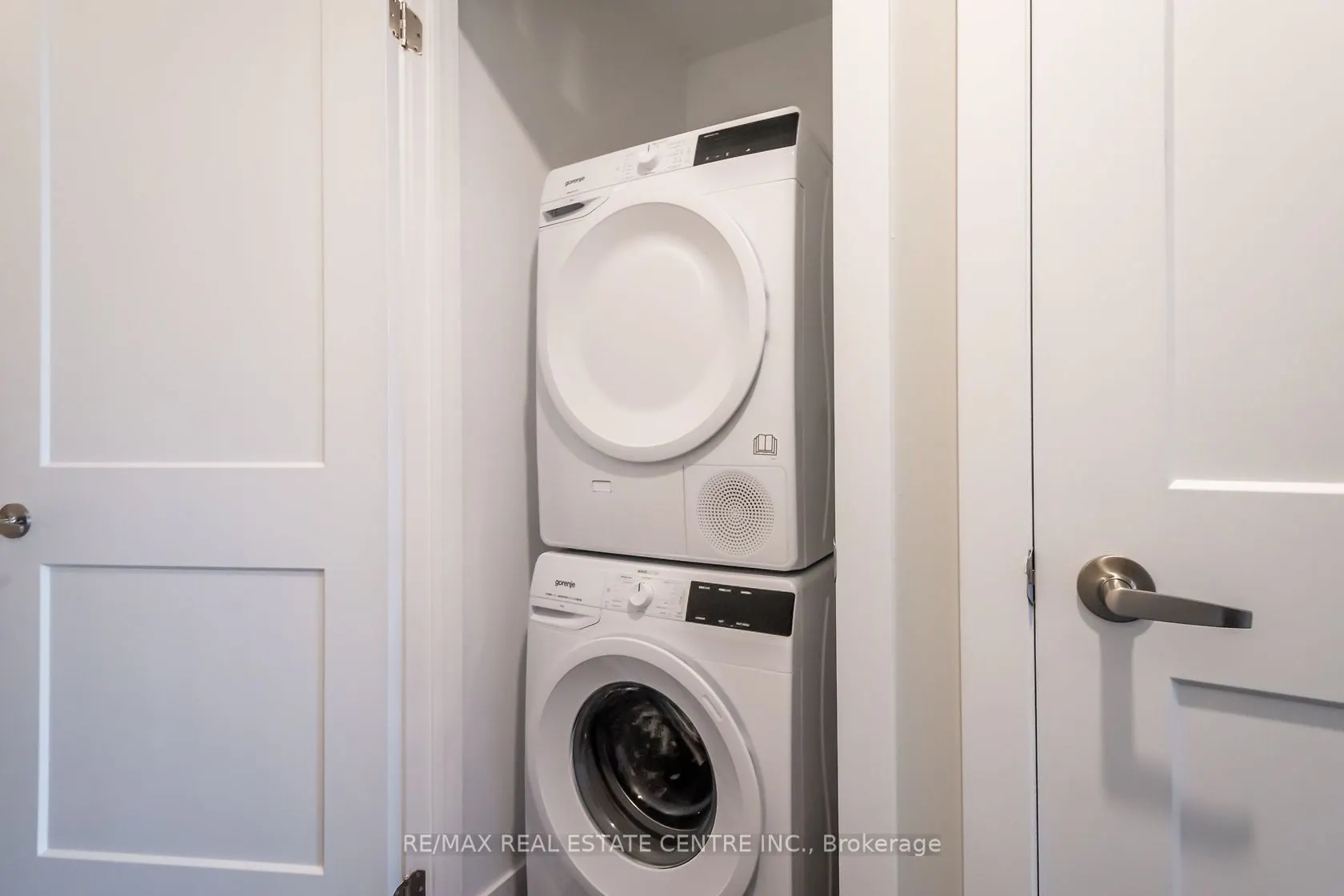 15 Queen Street S, #1503