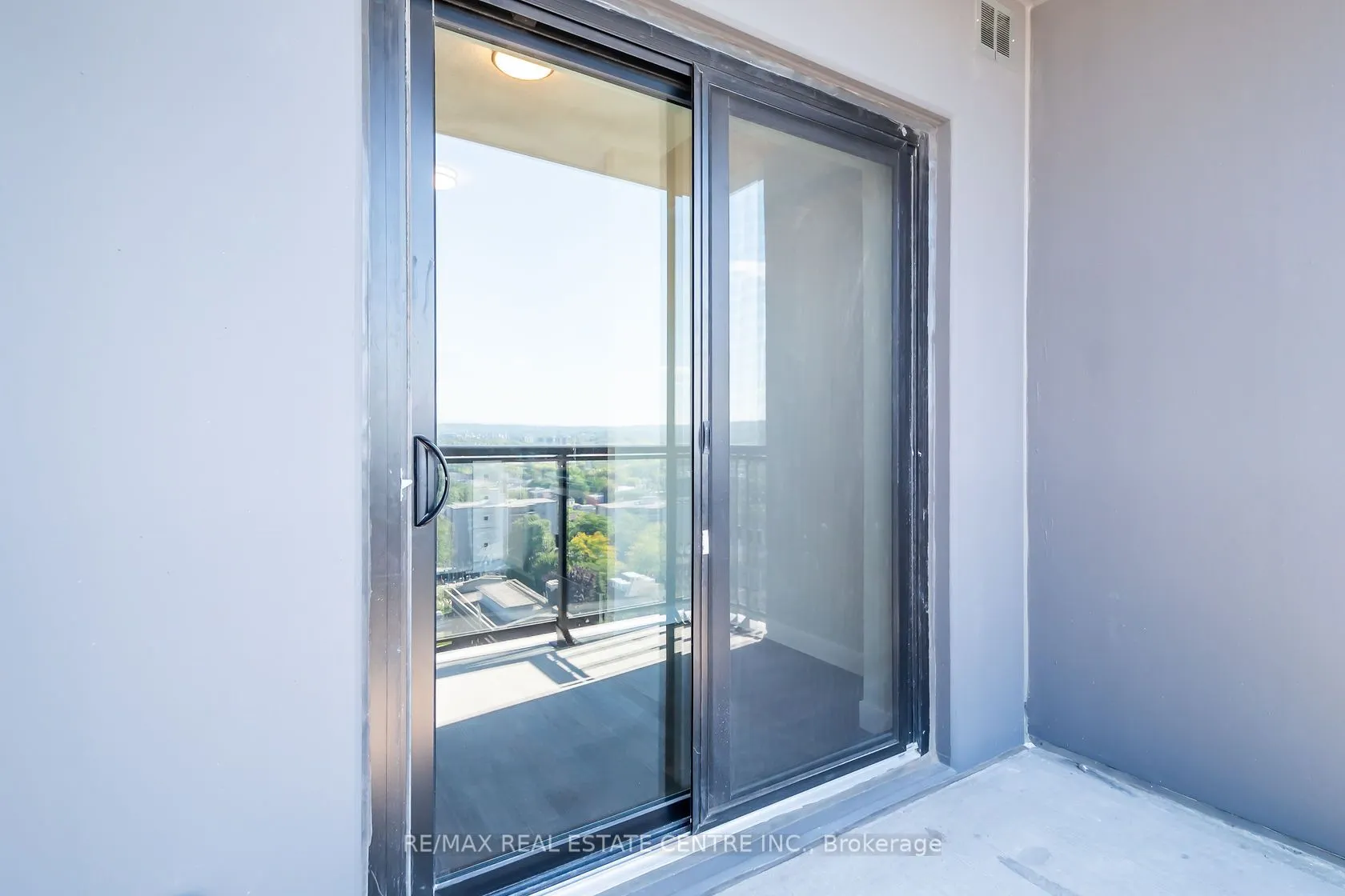 15 Queen Street S, #1503