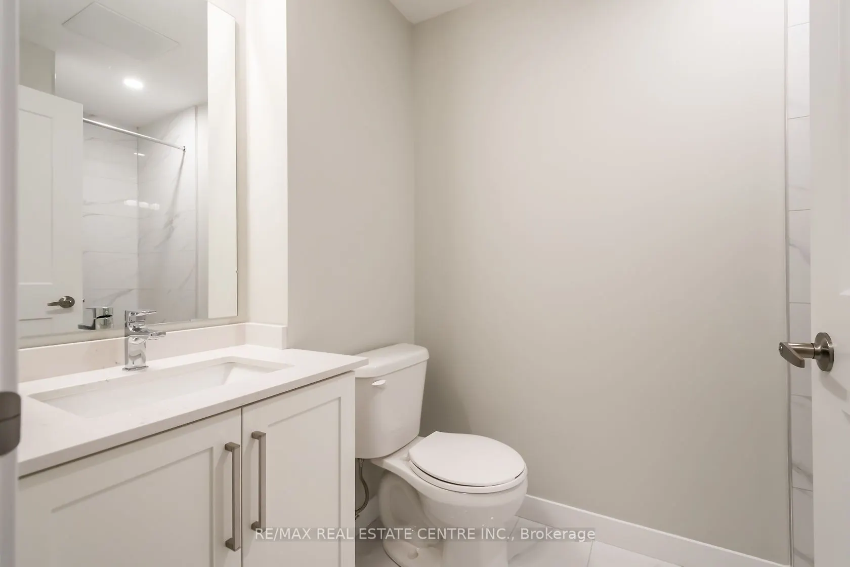 15 Queen Street S, #1503