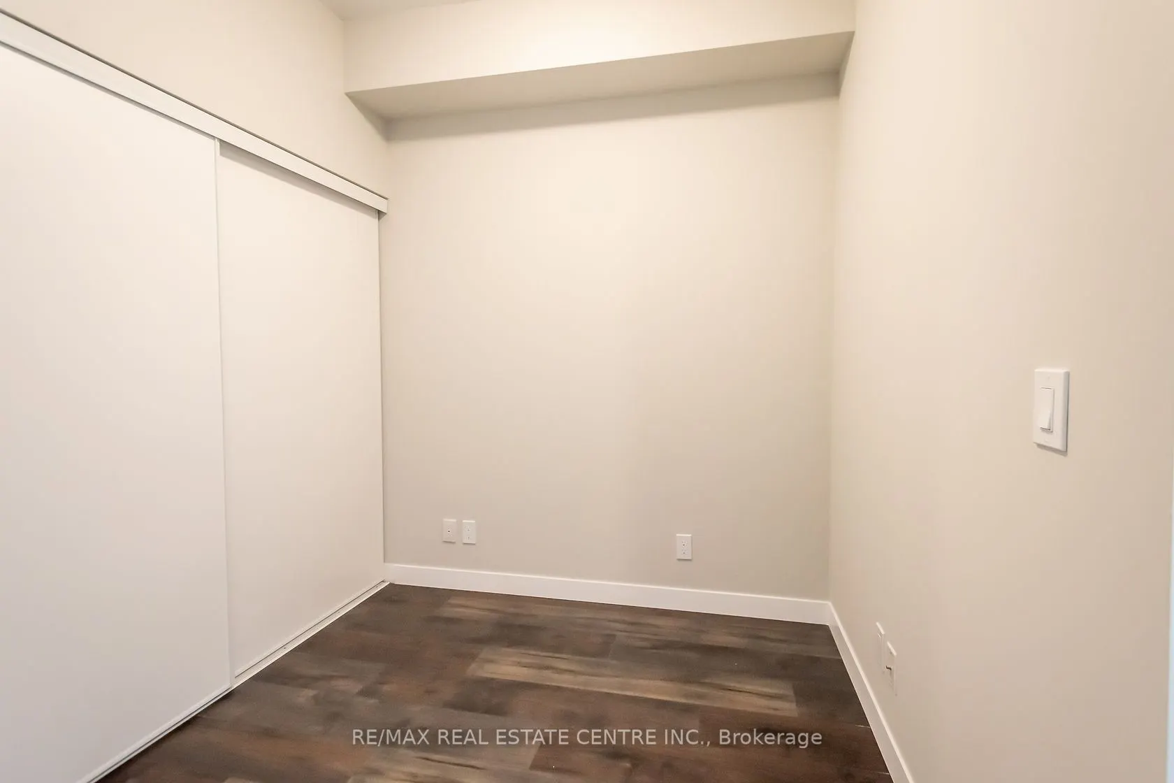 15 Queen Street S, #1503