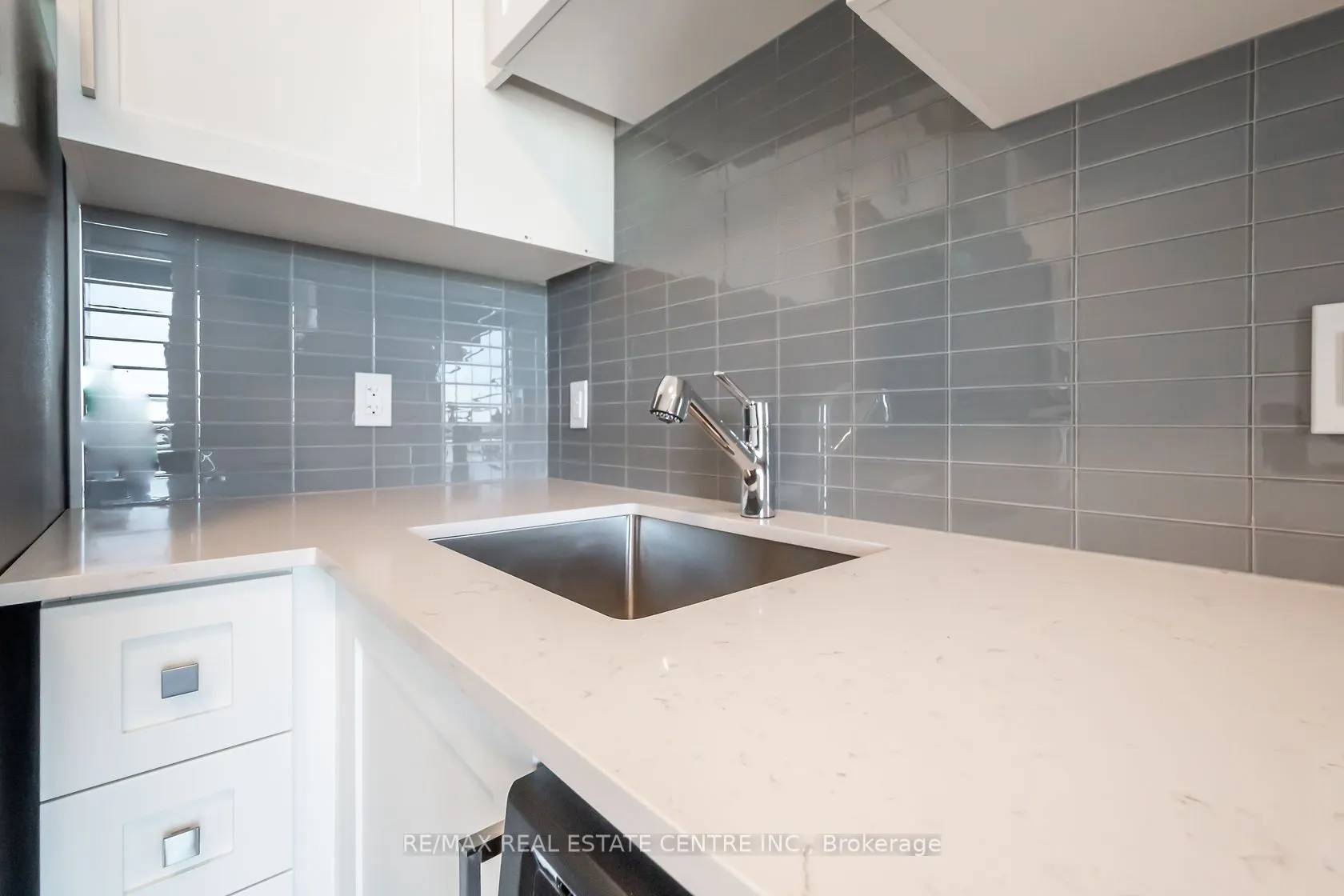 15 Queen Street S, #1503