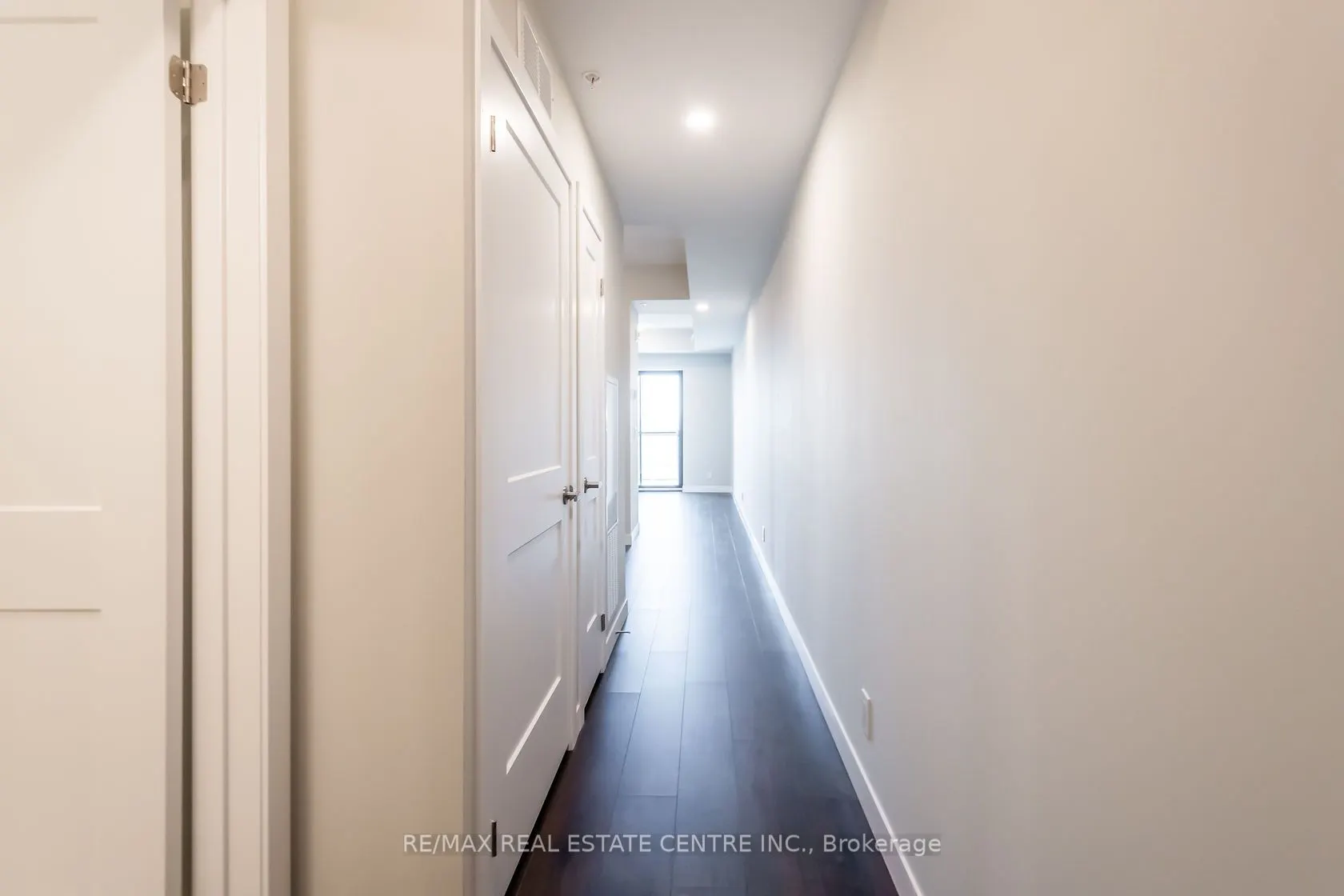 15 Queen Street S, #1503