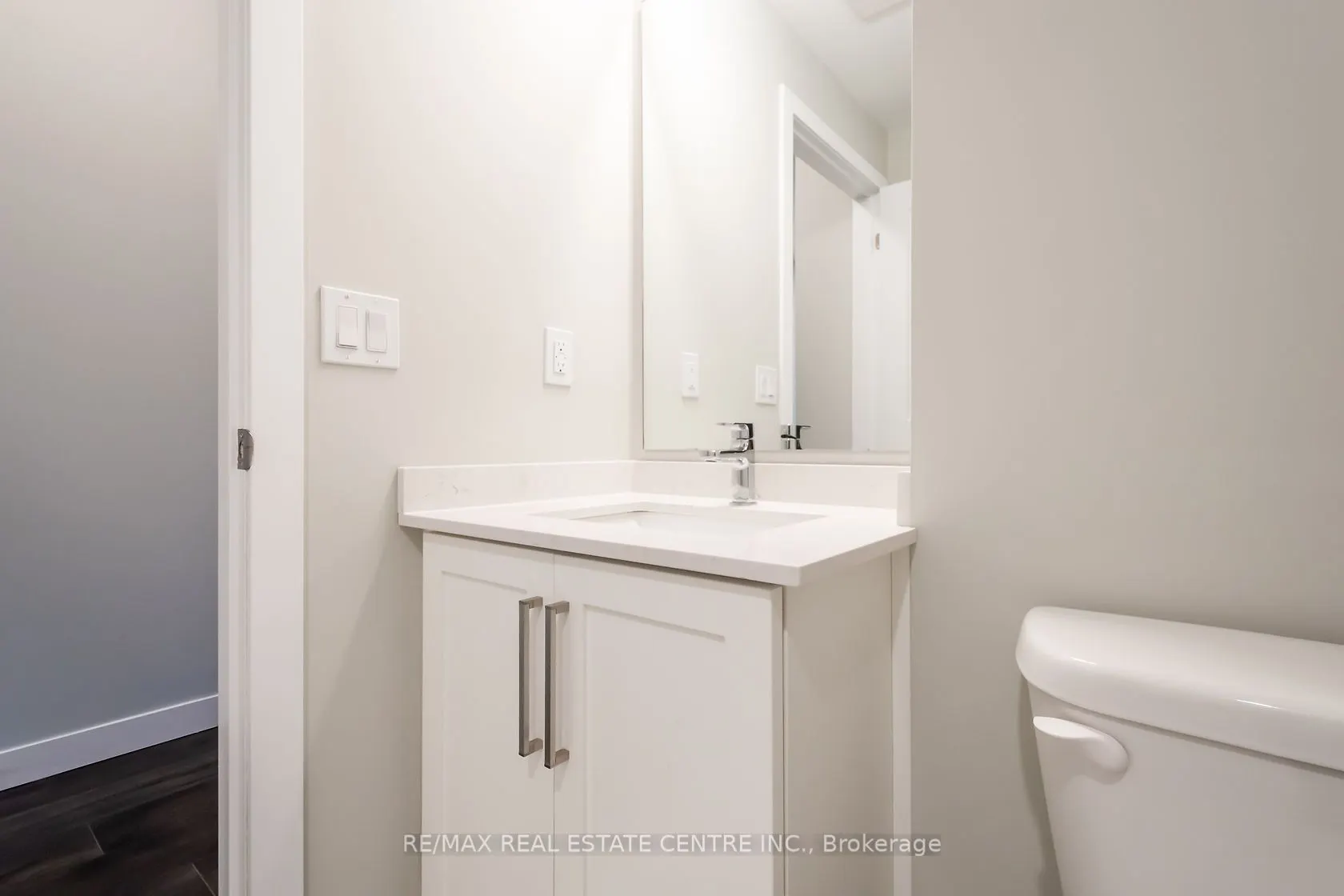 15 Queen Street S, #1503