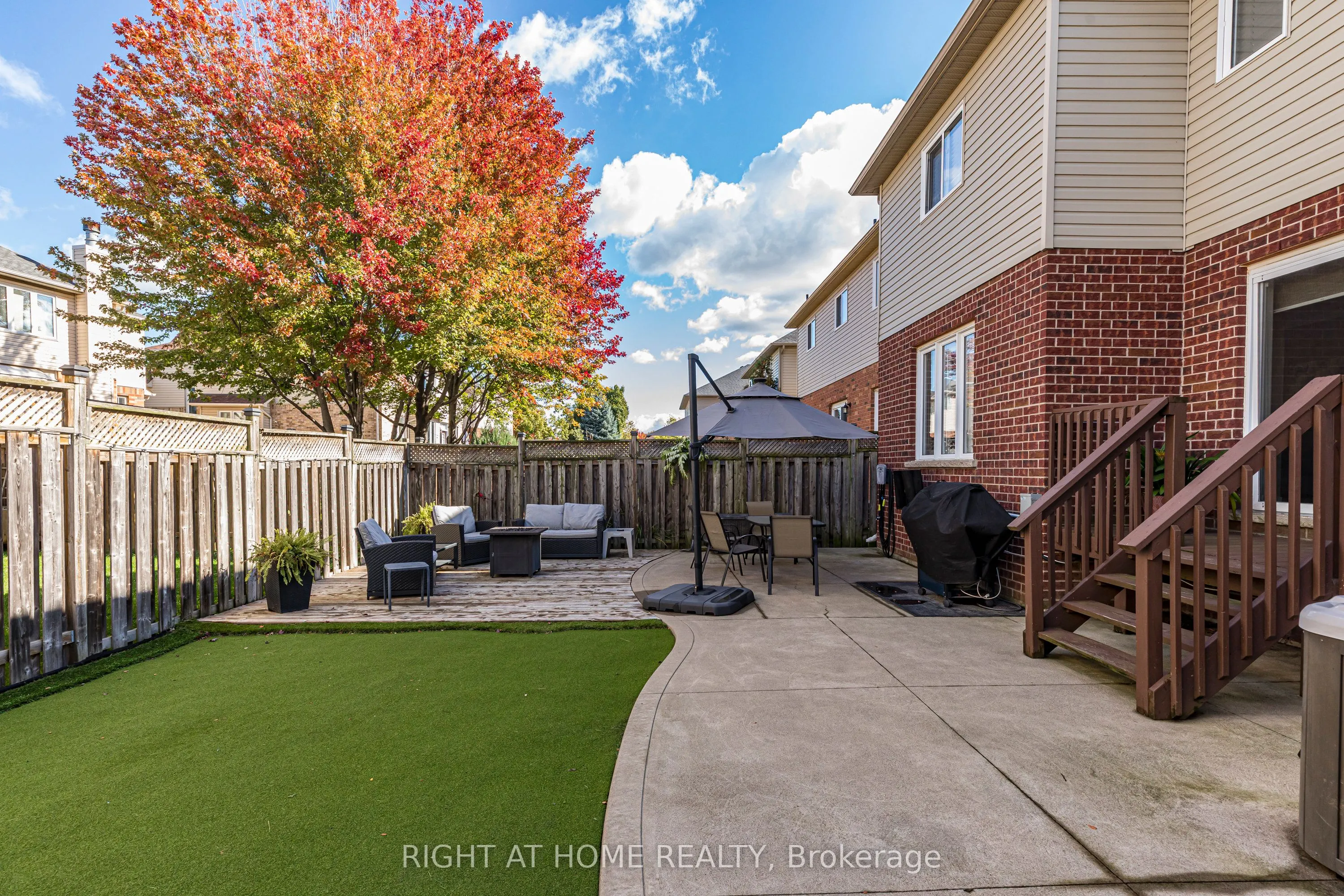 28 Springbreeze Heights W