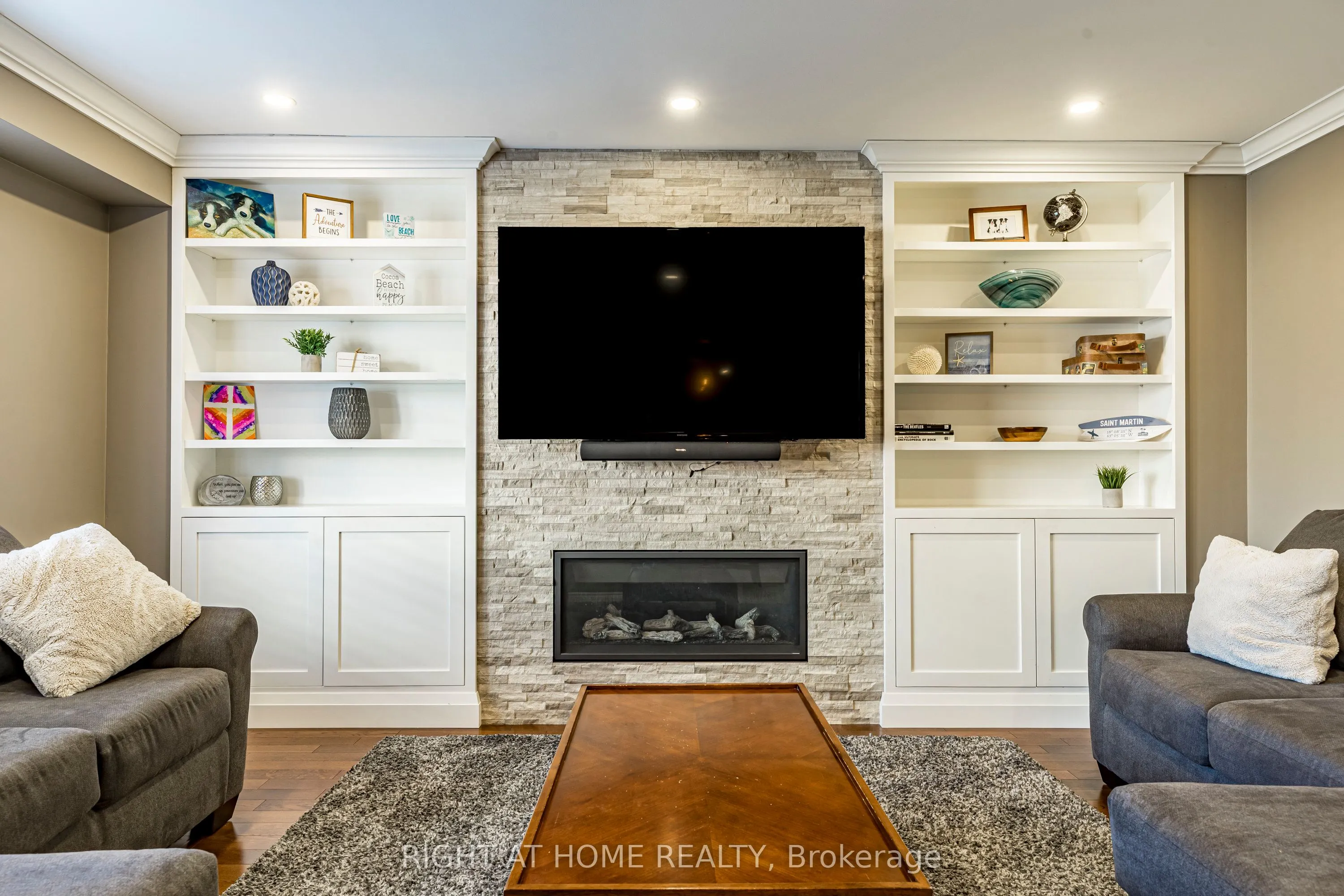 28 Springbreeze Heights W