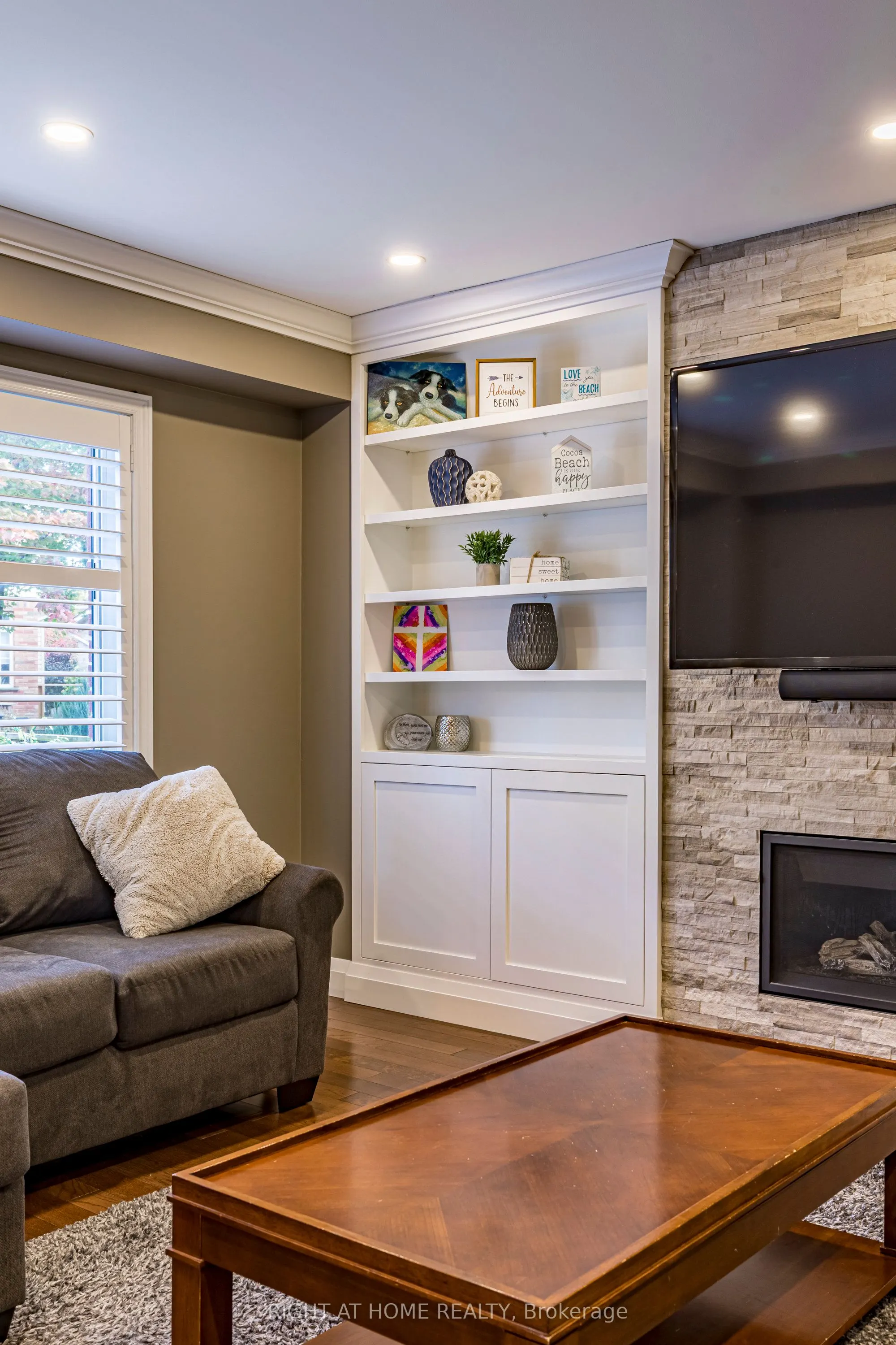 28 Springbreeze Heights W