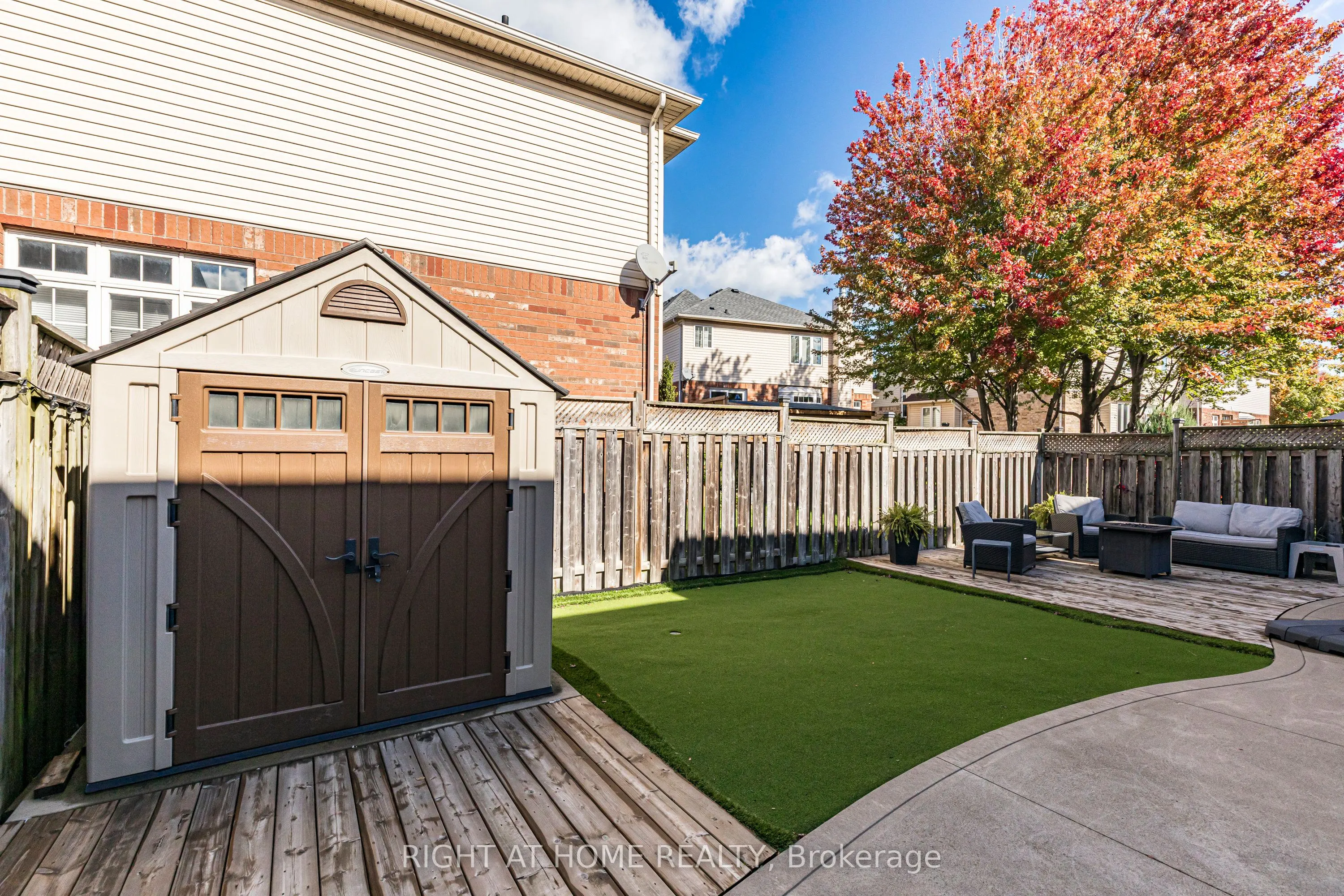 28 Springbreeze Heights W