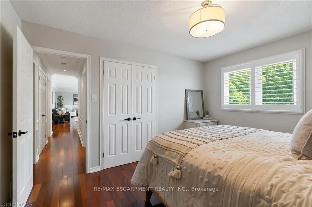 5126 Chippewa Road E