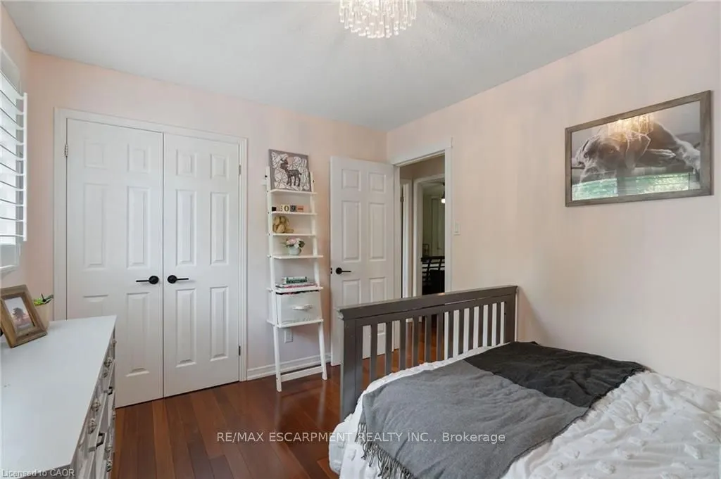 5126 Chippewa Road E