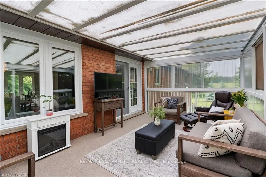 5126 Chippewa Road E